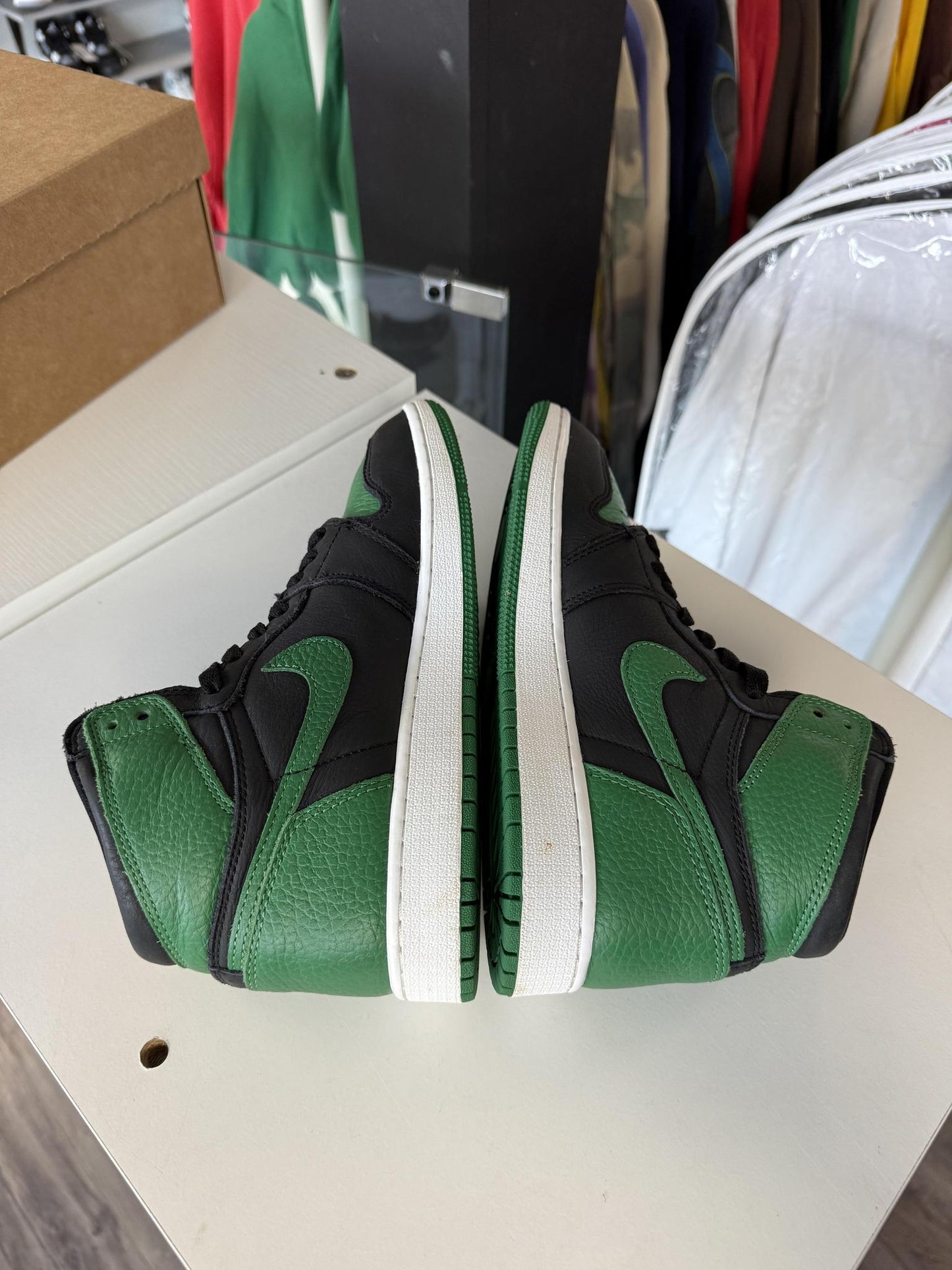 Jordan 1 "Pine Green 2.0" Used Size 6Y/7.5W