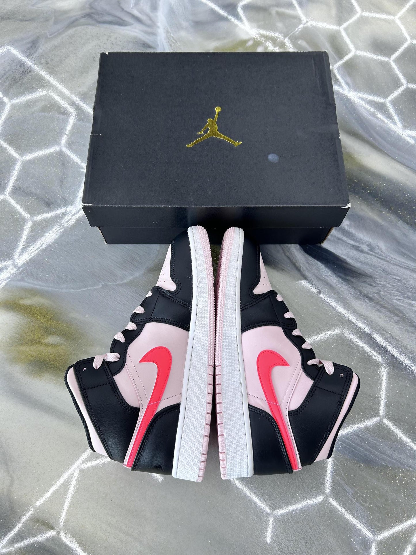 Jordan 1 Mid "Atmosphere" Used Size 5Y/6.5W