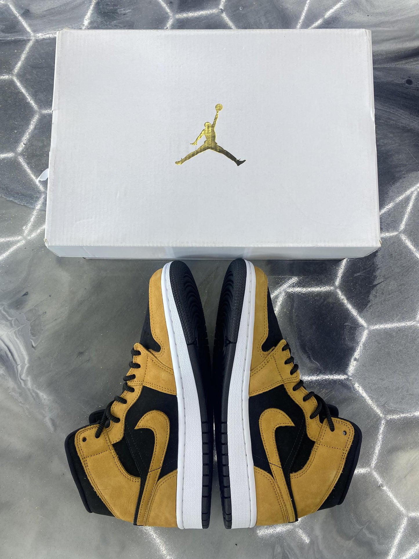 Jordan 1 Mid "Wheat Black" Used Size 6Y/7.5W