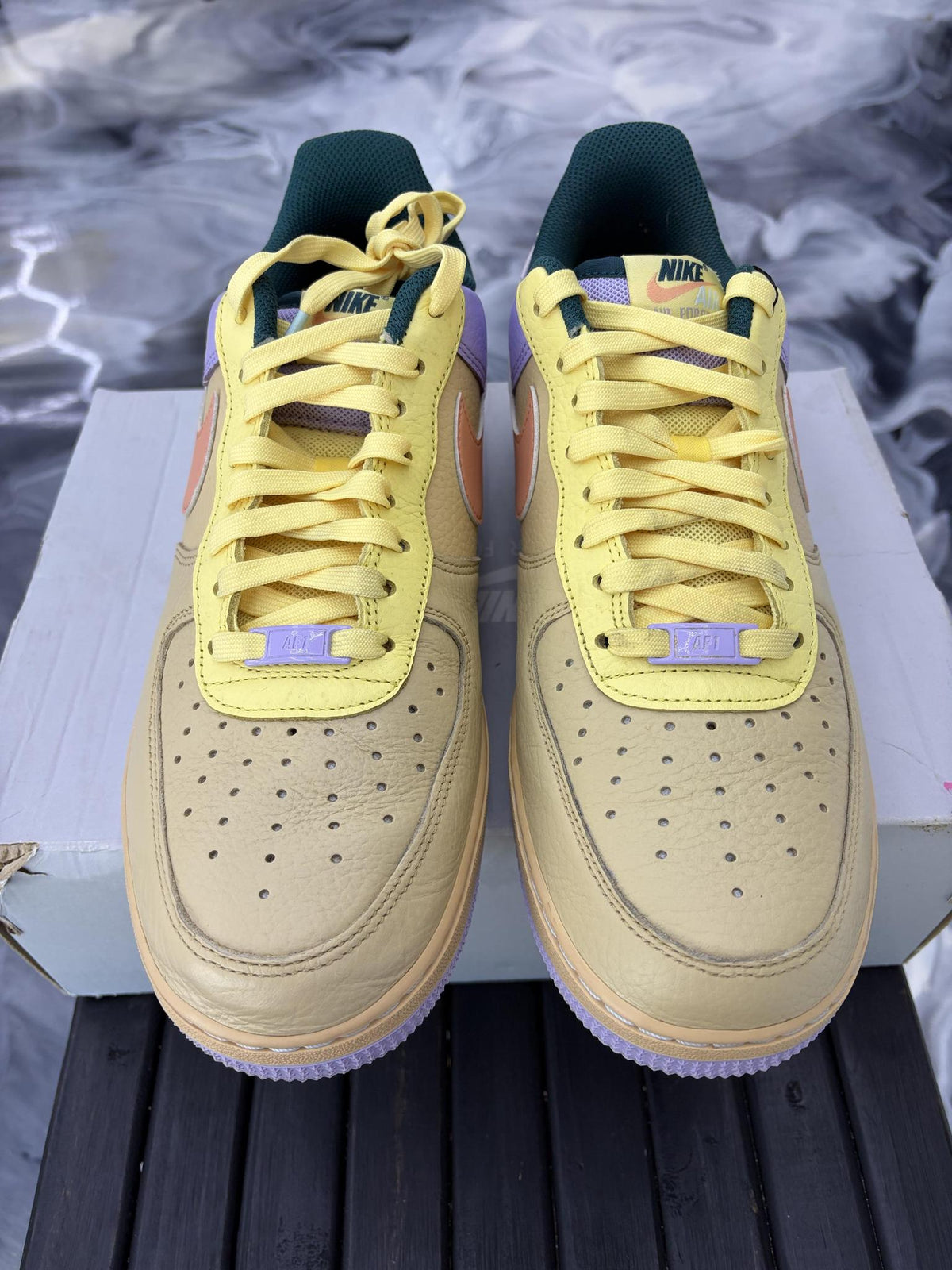Nike Air Force 1 Low "Sesame Hydrangeas" Used Size 11