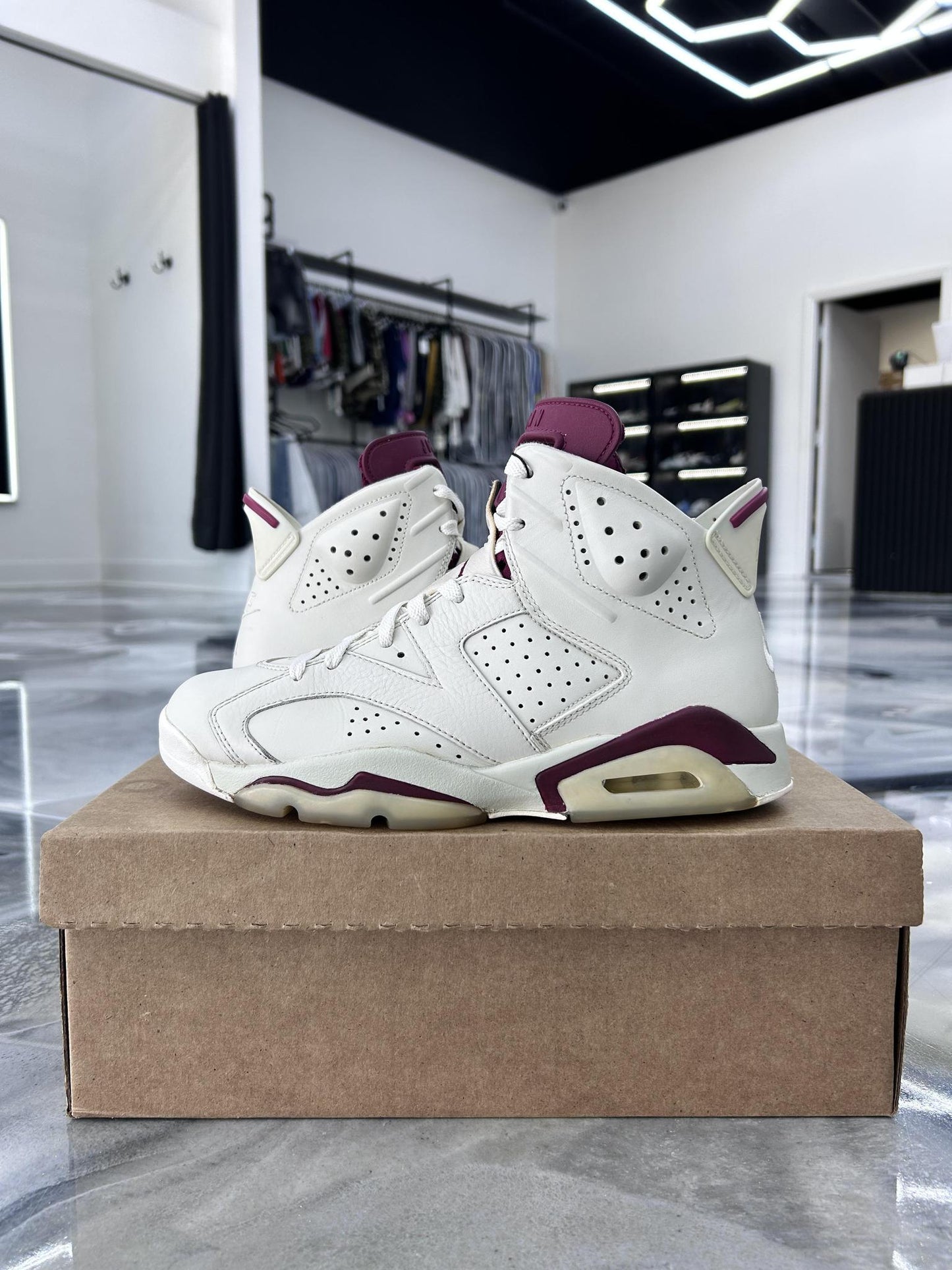 Jordan 6 "Maroon" Used Size 8.5