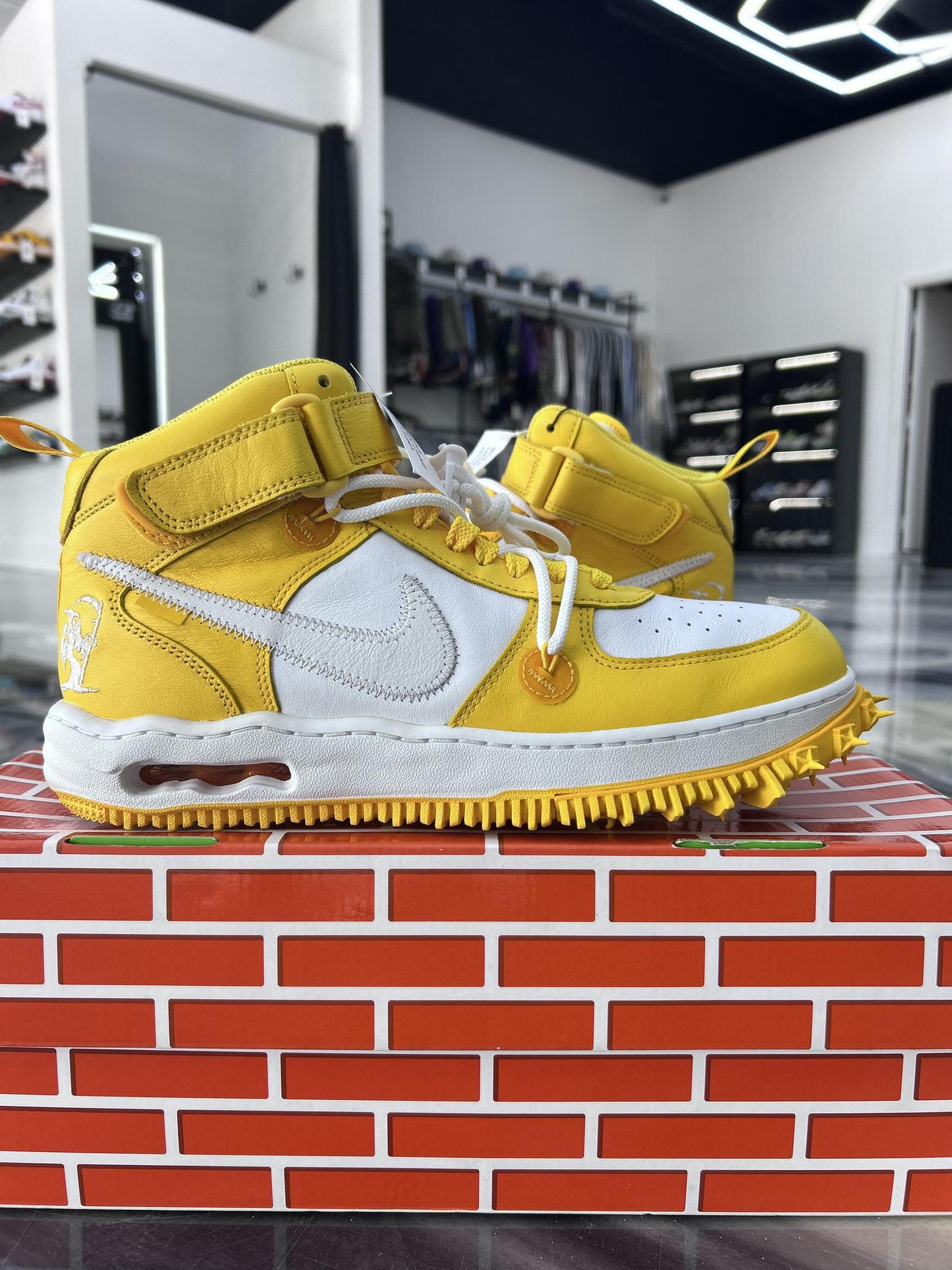 Nike x Off White Air Force 1 Mid "Canary" Used Size 10.5