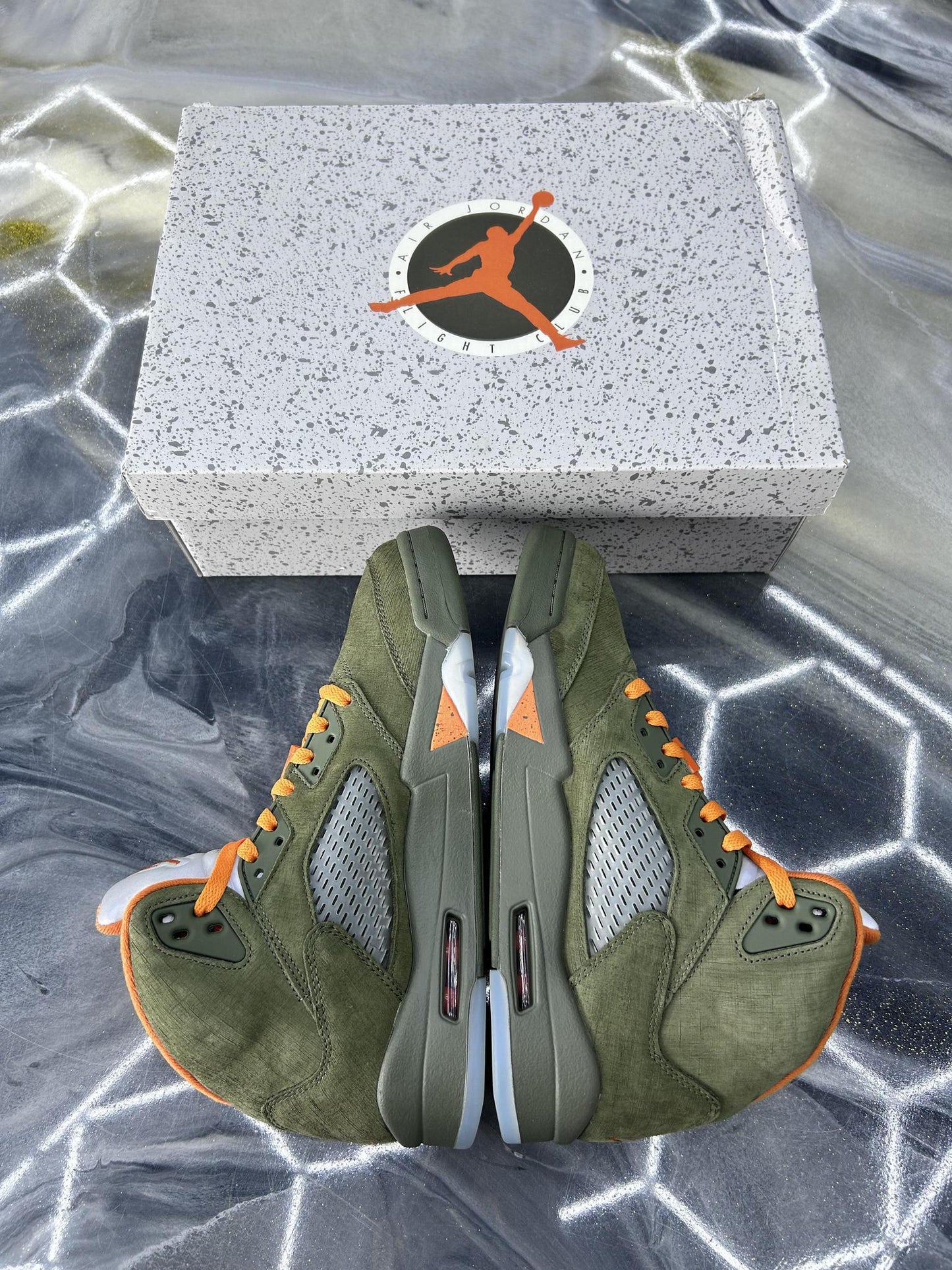 Jordan 5 Olive Used Size 9.5