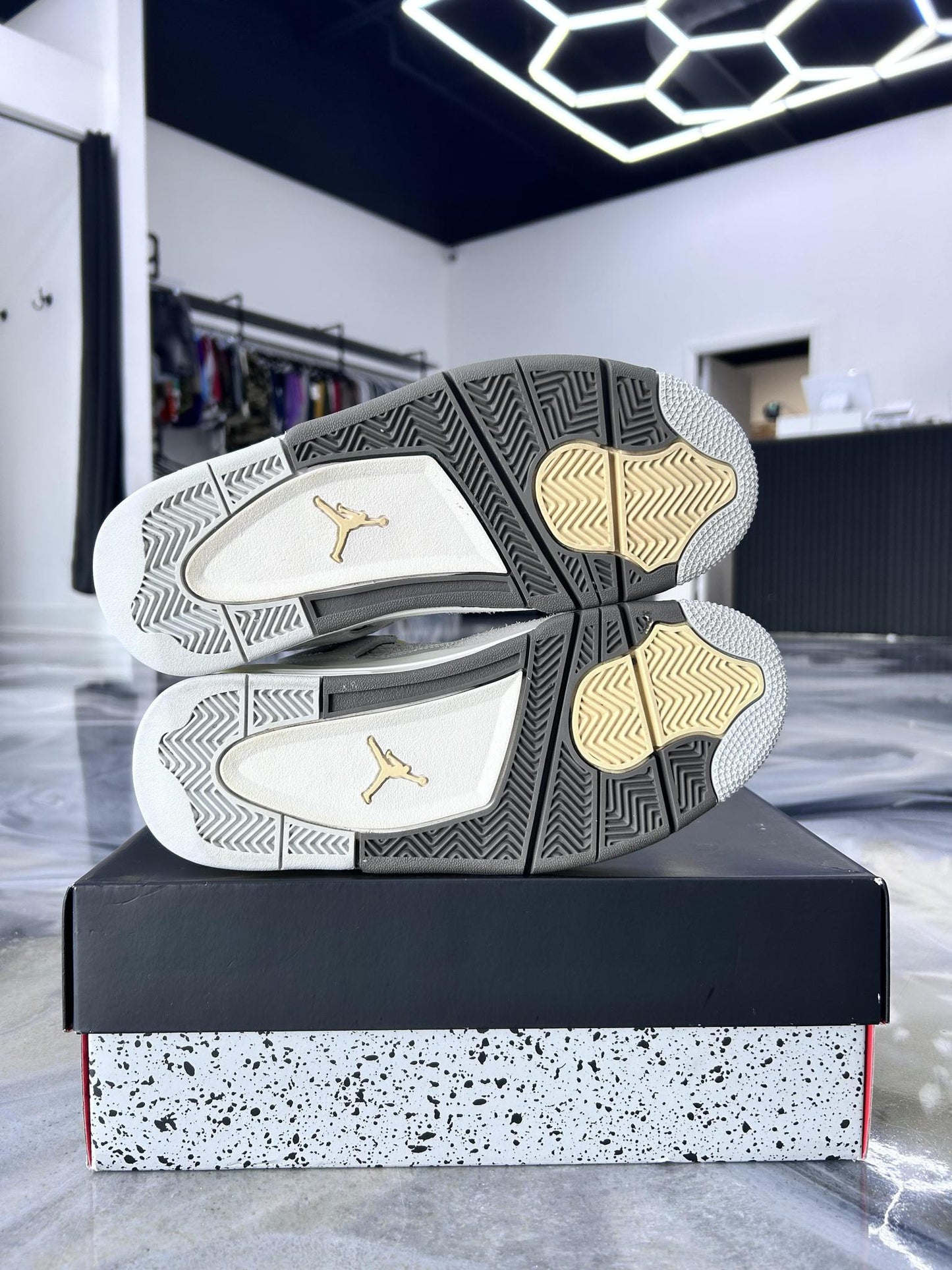 Jordan 4 "Craft" Used Size 7Y/8.5W