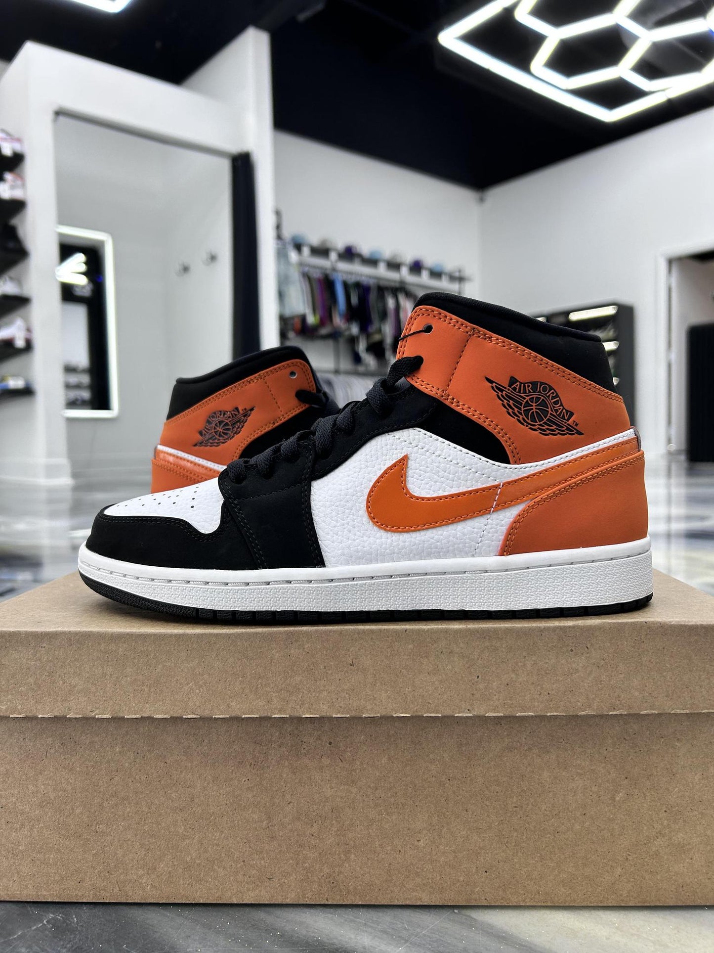 Jordan 1 Mid "Shattered Backboard" Used Size 8.5