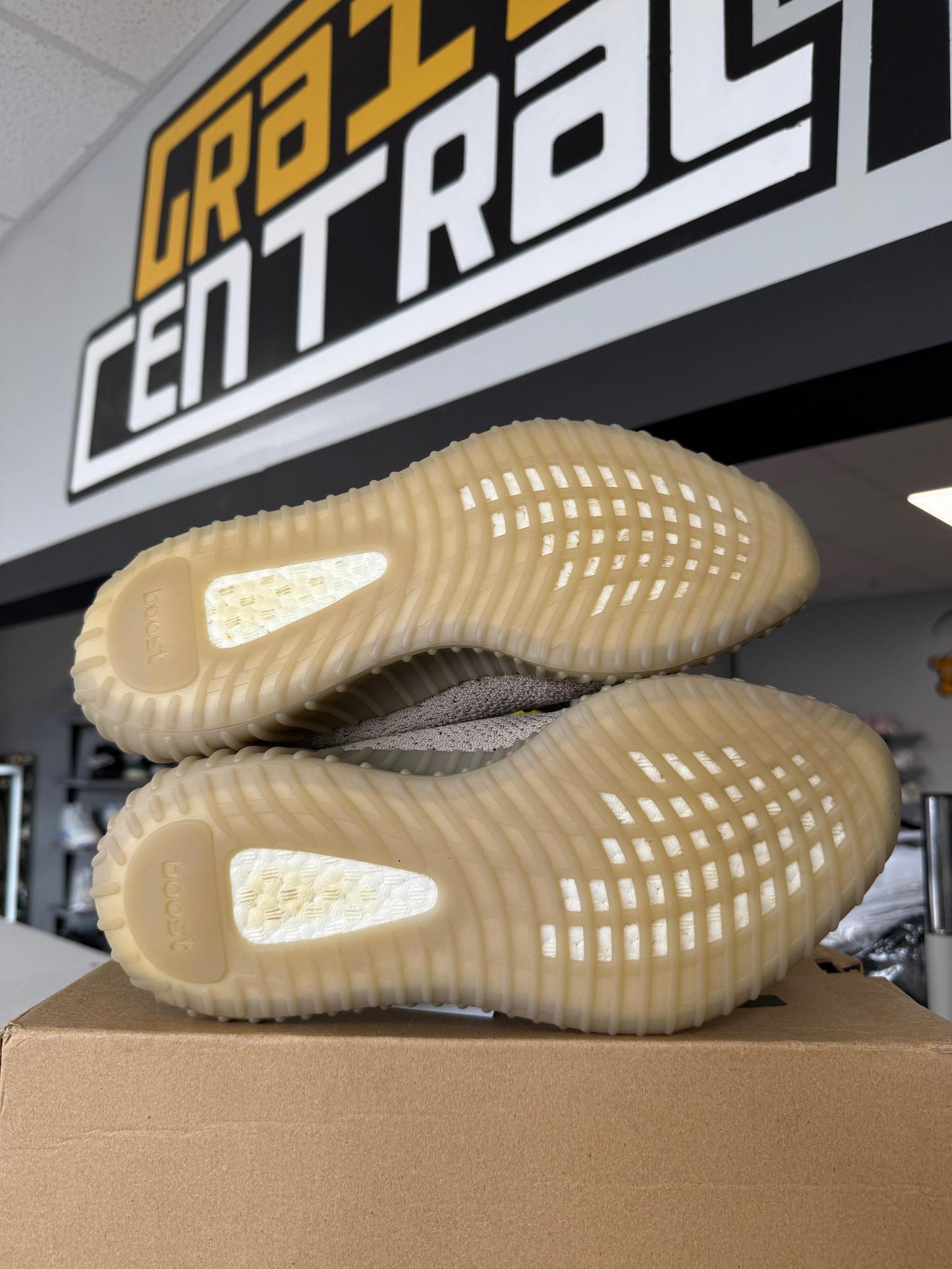 Yeezy 350 V2 "Slate" Used Size 9