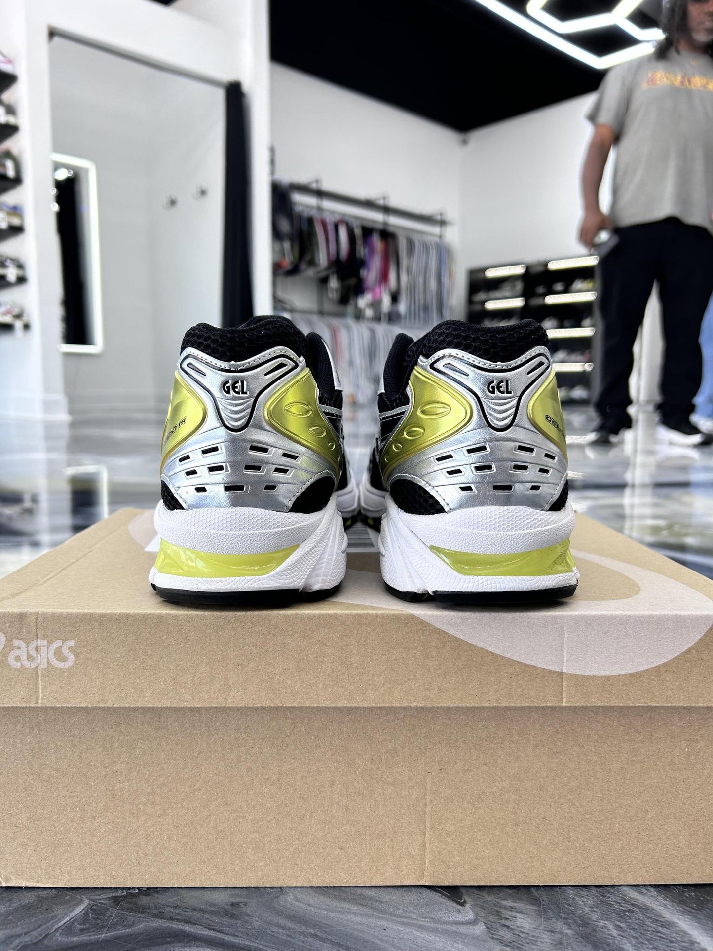 Asics Kayano 14 "Black Lemon Spark" Used Size 13