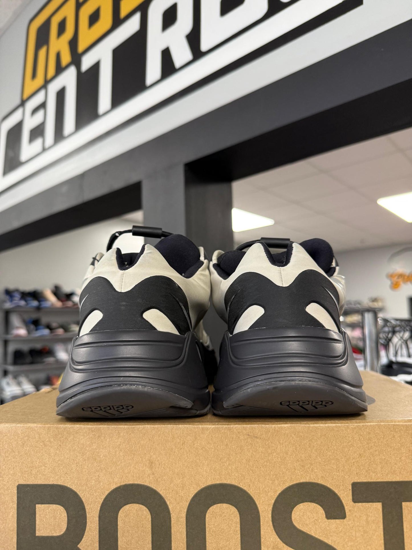Yeezy 700 MNVN "Bone" Used Size 9.5