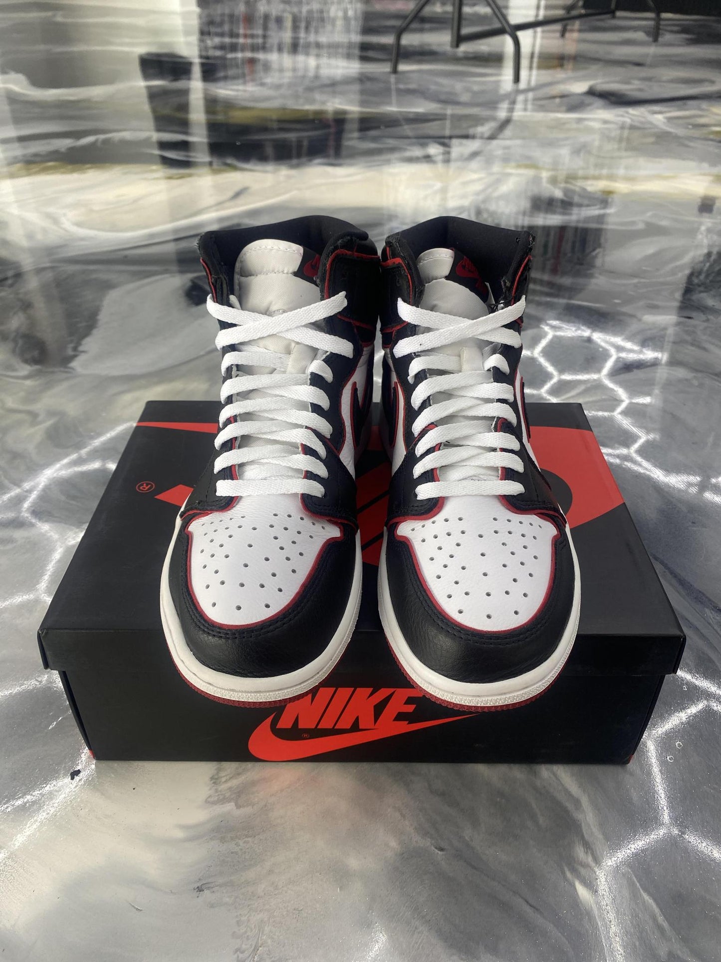 Jordan 1 "Bloodline" Used Size 9