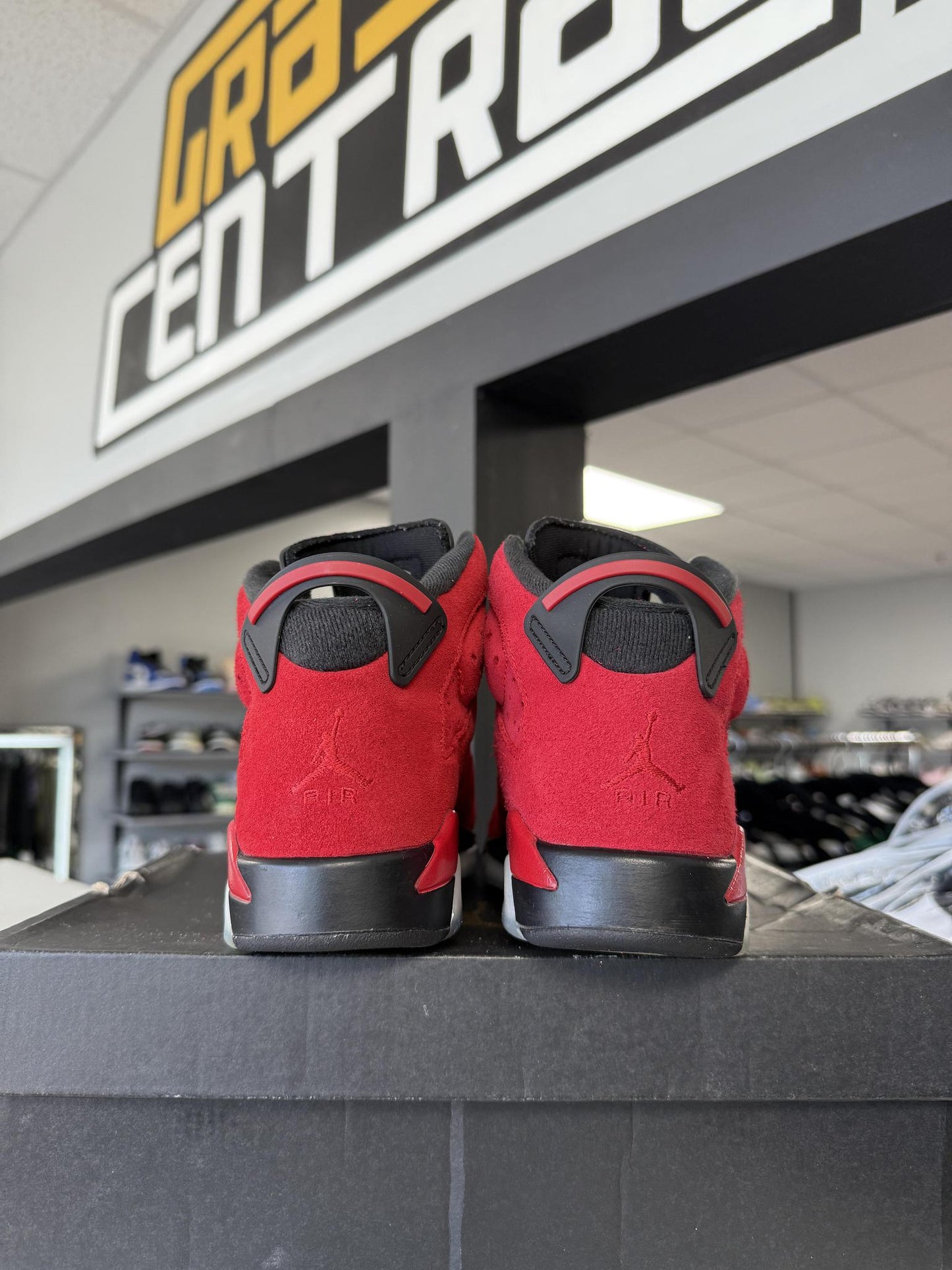 Jorda 6 "Toro" Used Size 6.5Y/8W