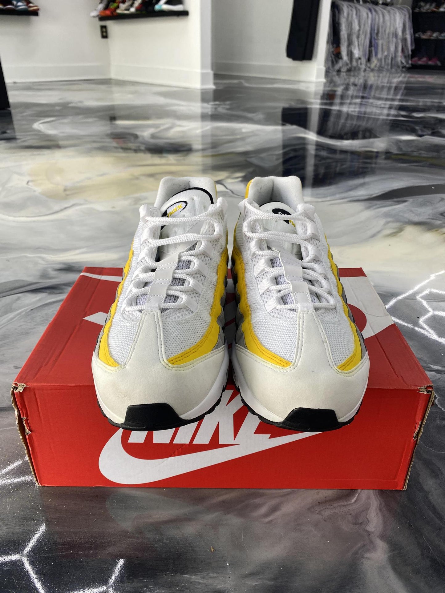 Nike Air Max 95 "White Yellow Grey" Used Size 12
