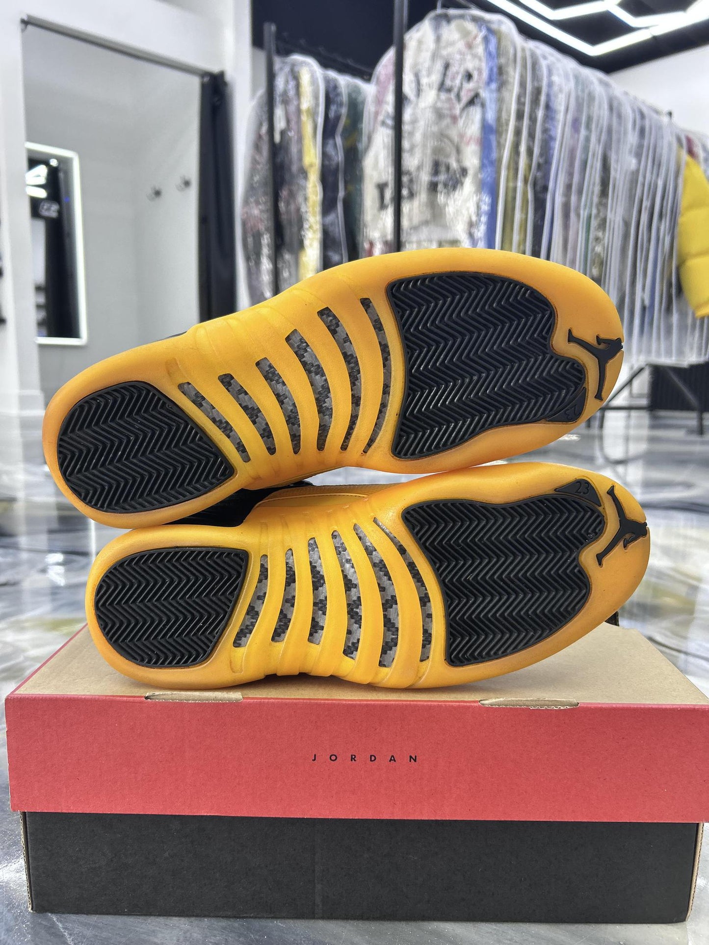 Jordan 12 University Gold Used Size 10