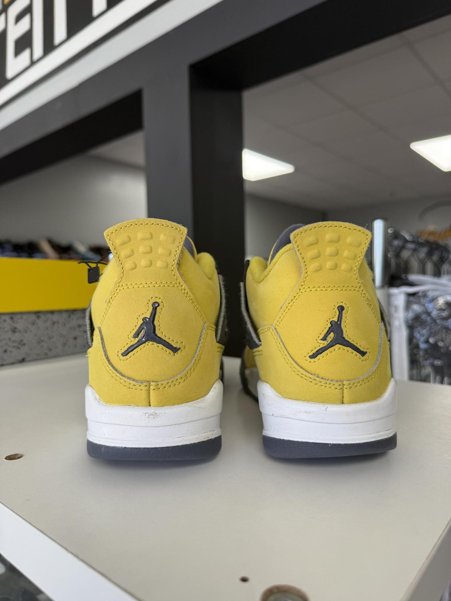 Jordan 4 "Lightning" Used Size 5.5Y/7W