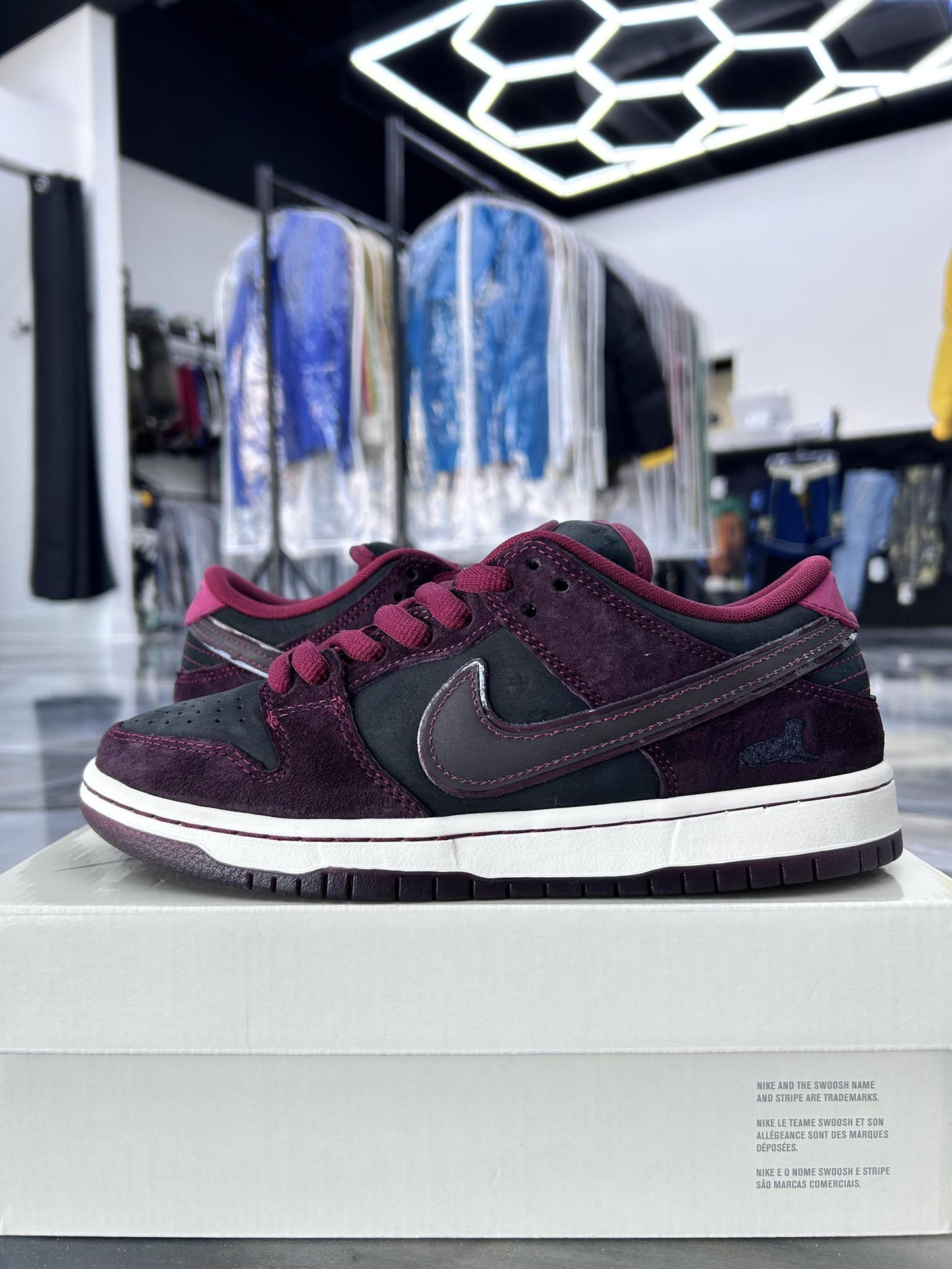 Nike SB Dunk Low Riot Skateshop Used Size 6Y/7.5W