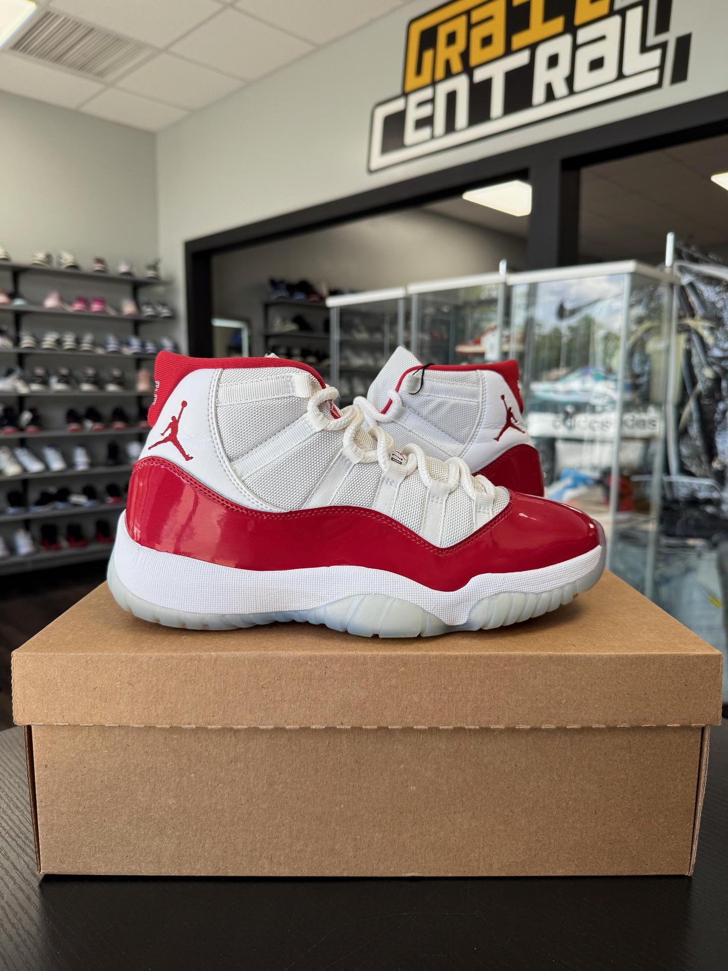 Jordan 11 Cherry Used Size 8.5