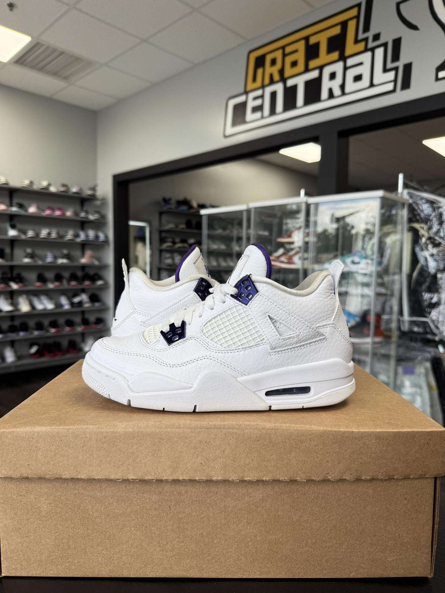 Jordan 4 "Metallic Purple" Used Size 5Y/6.5W