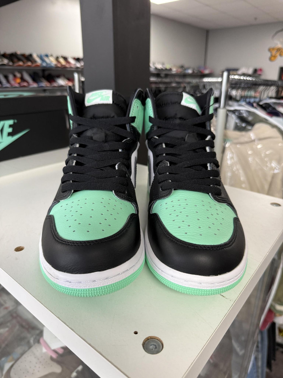 Jordan 1 "Green Glow" Used Size 11
