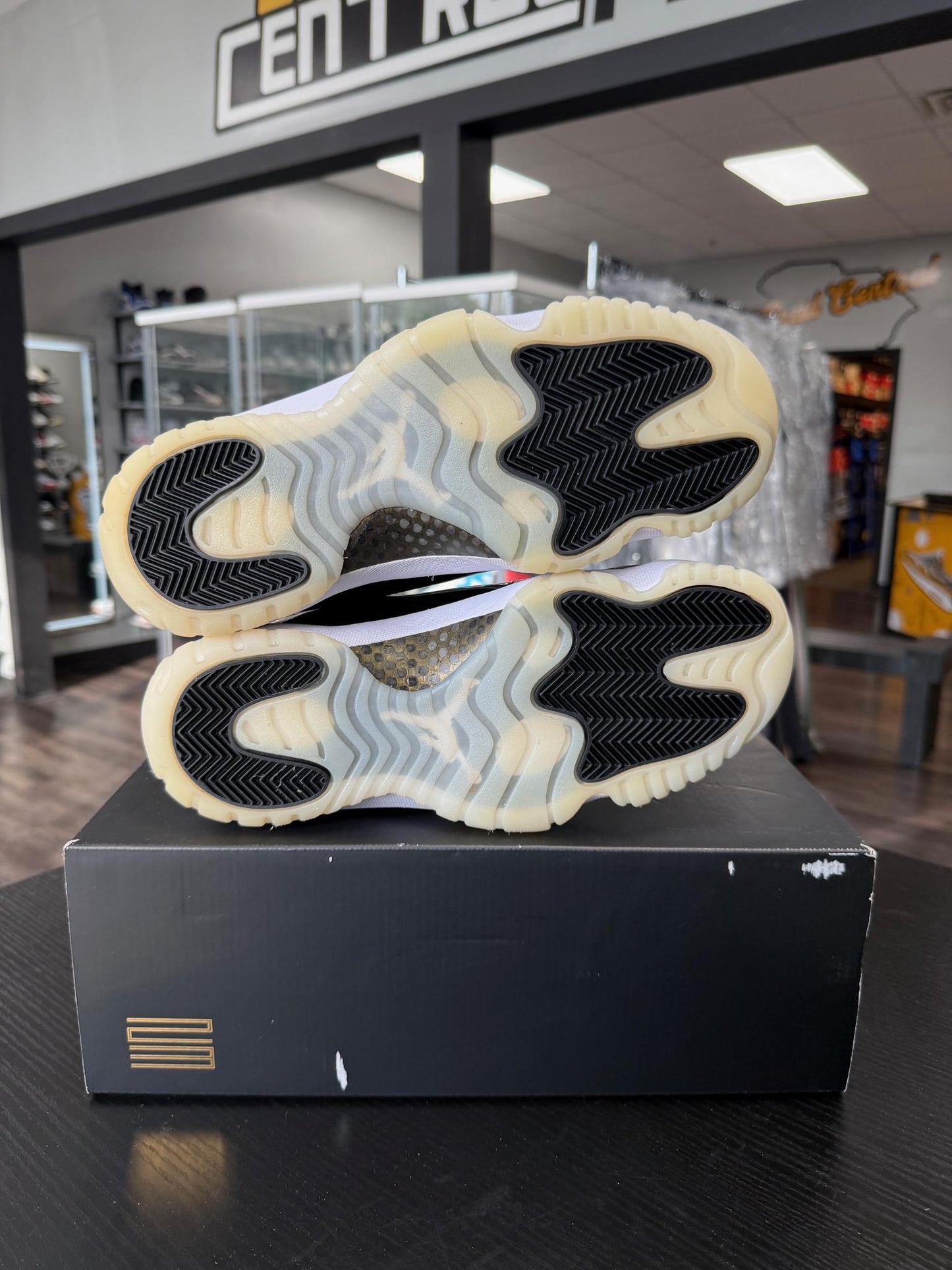 Jordan 11 "DMP Gratitude" Used Size 8.5
