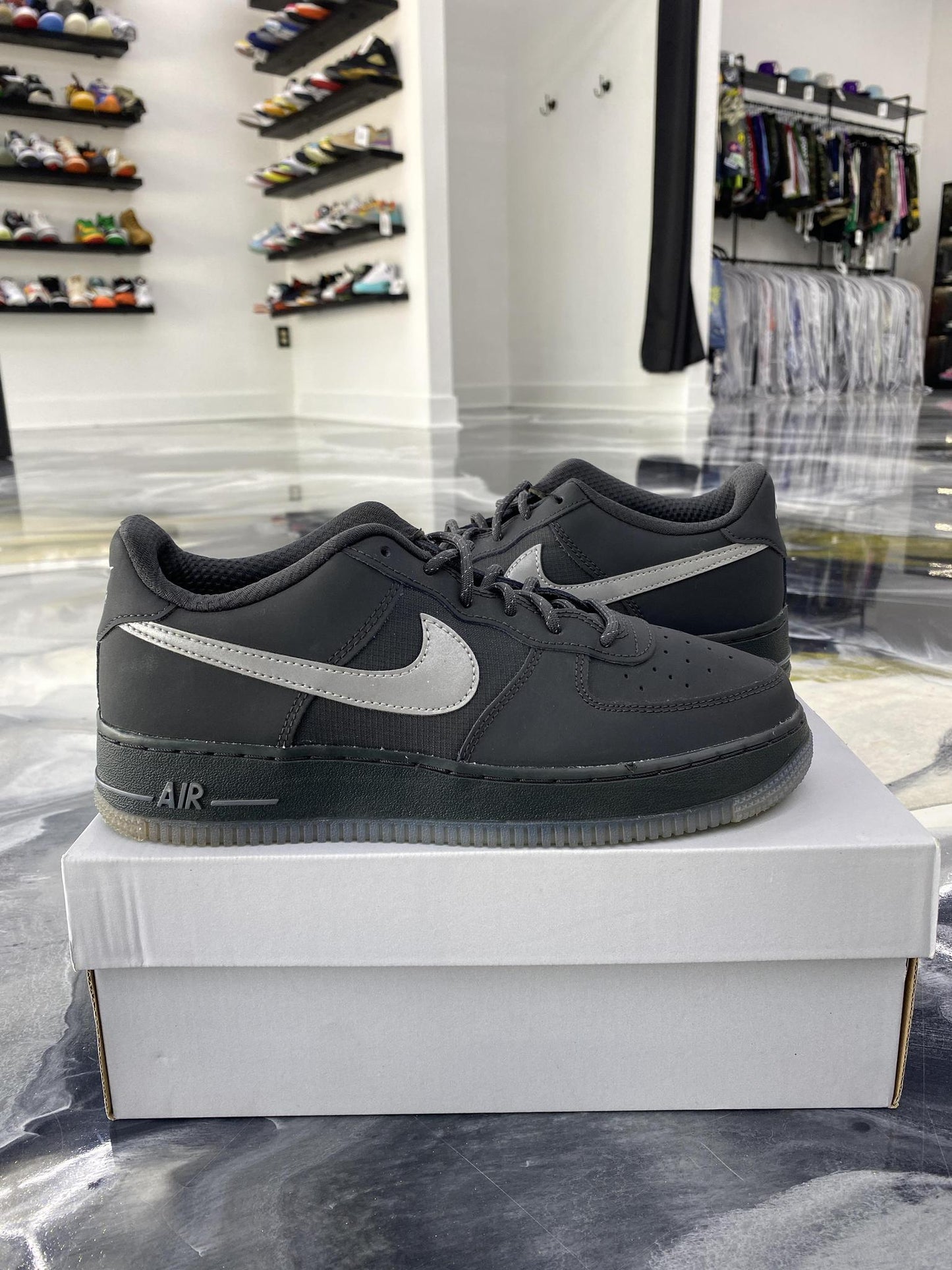 Nike Air Force One Low "Anthracite Reflective Silver" Used Size 7Y/8.5W