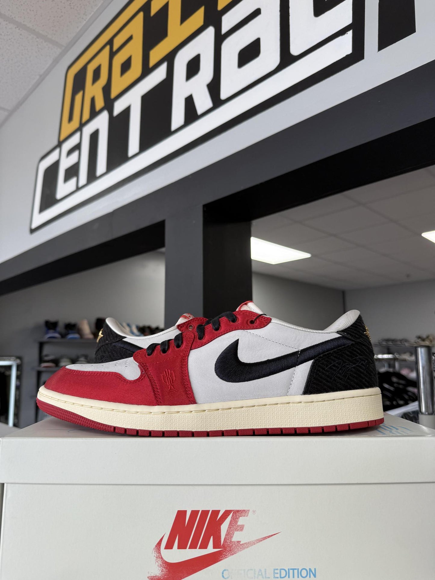 Jordan 1 Low x Trophy Room "Away" Used Size 12