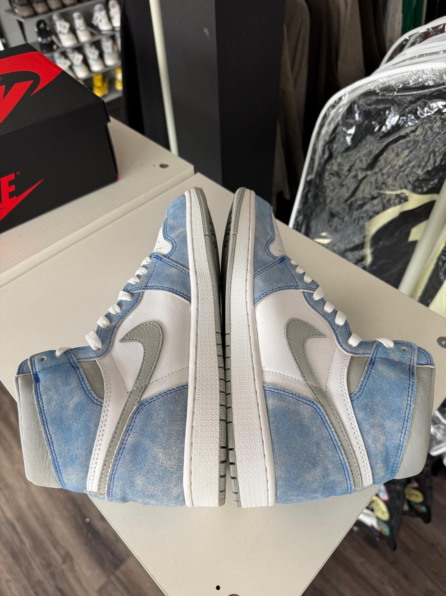 Jordan 1 "Hyper Royal" Used Size 9.5