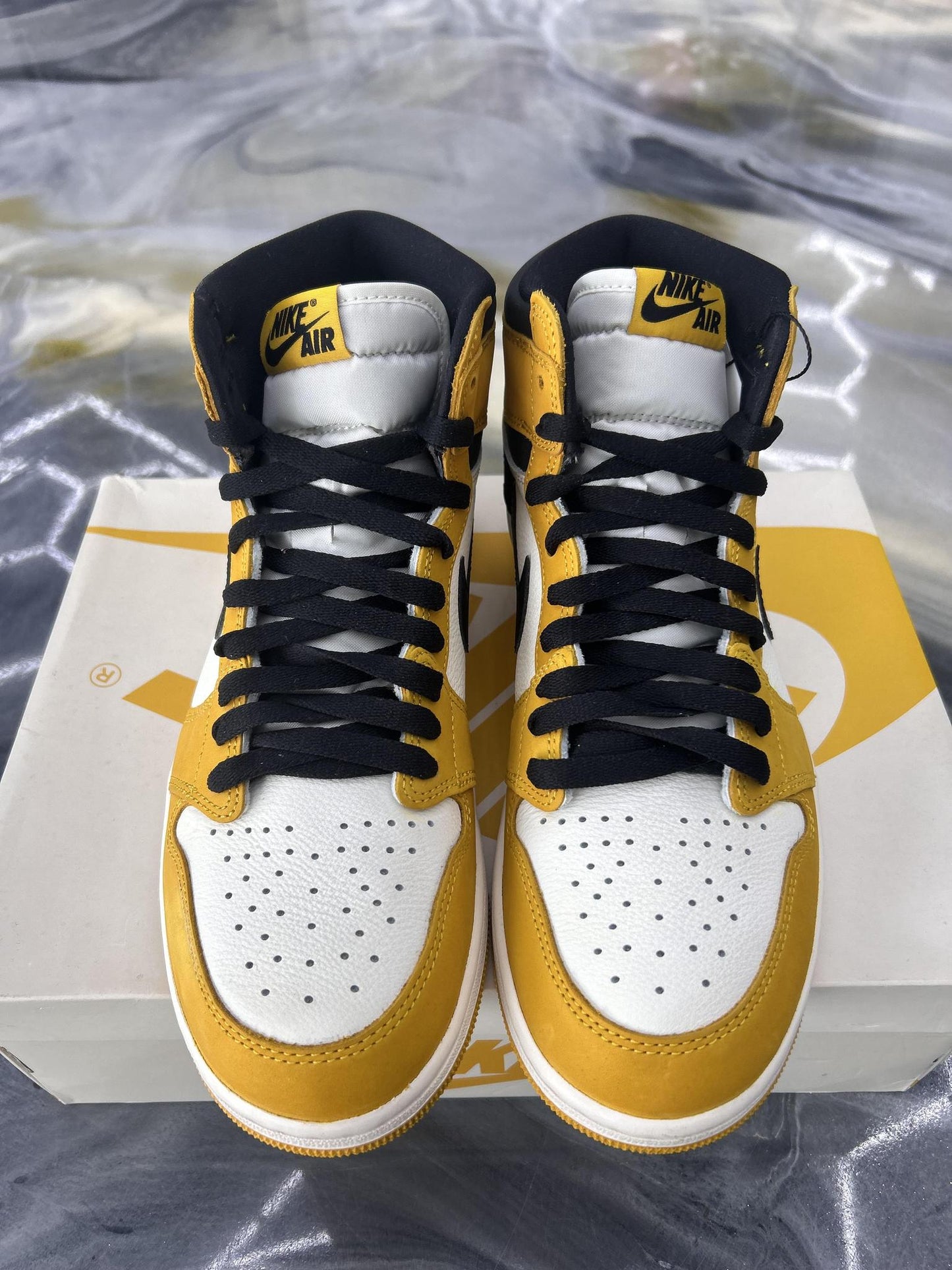 Jordan 1 "Yellow Ochre" Used Size 9