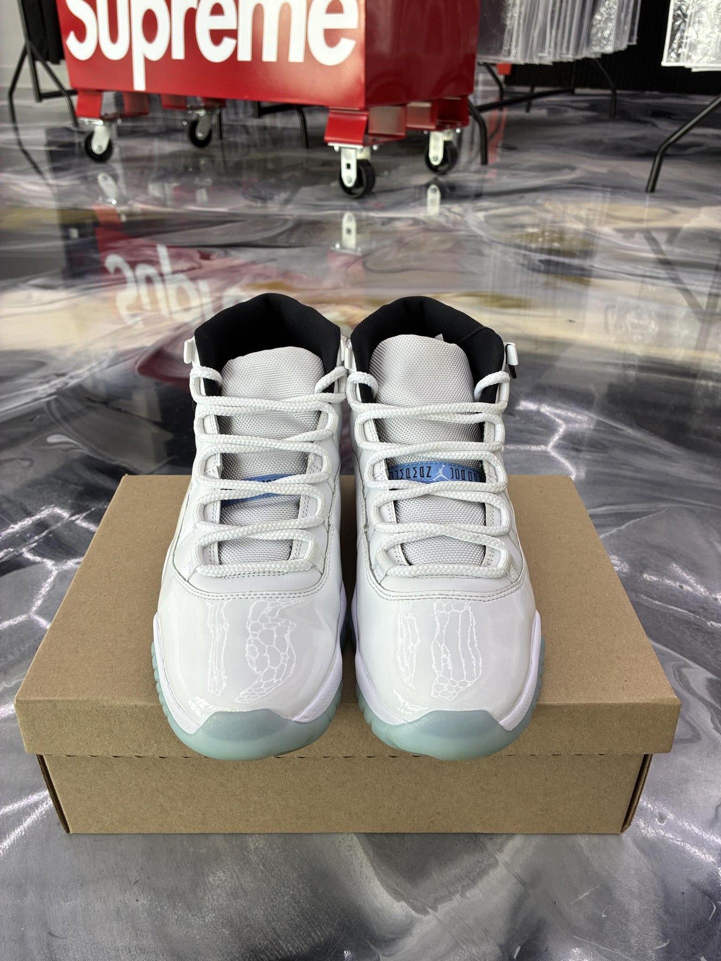 Jordan 11 "Legend Blue" Used Size 9.5
