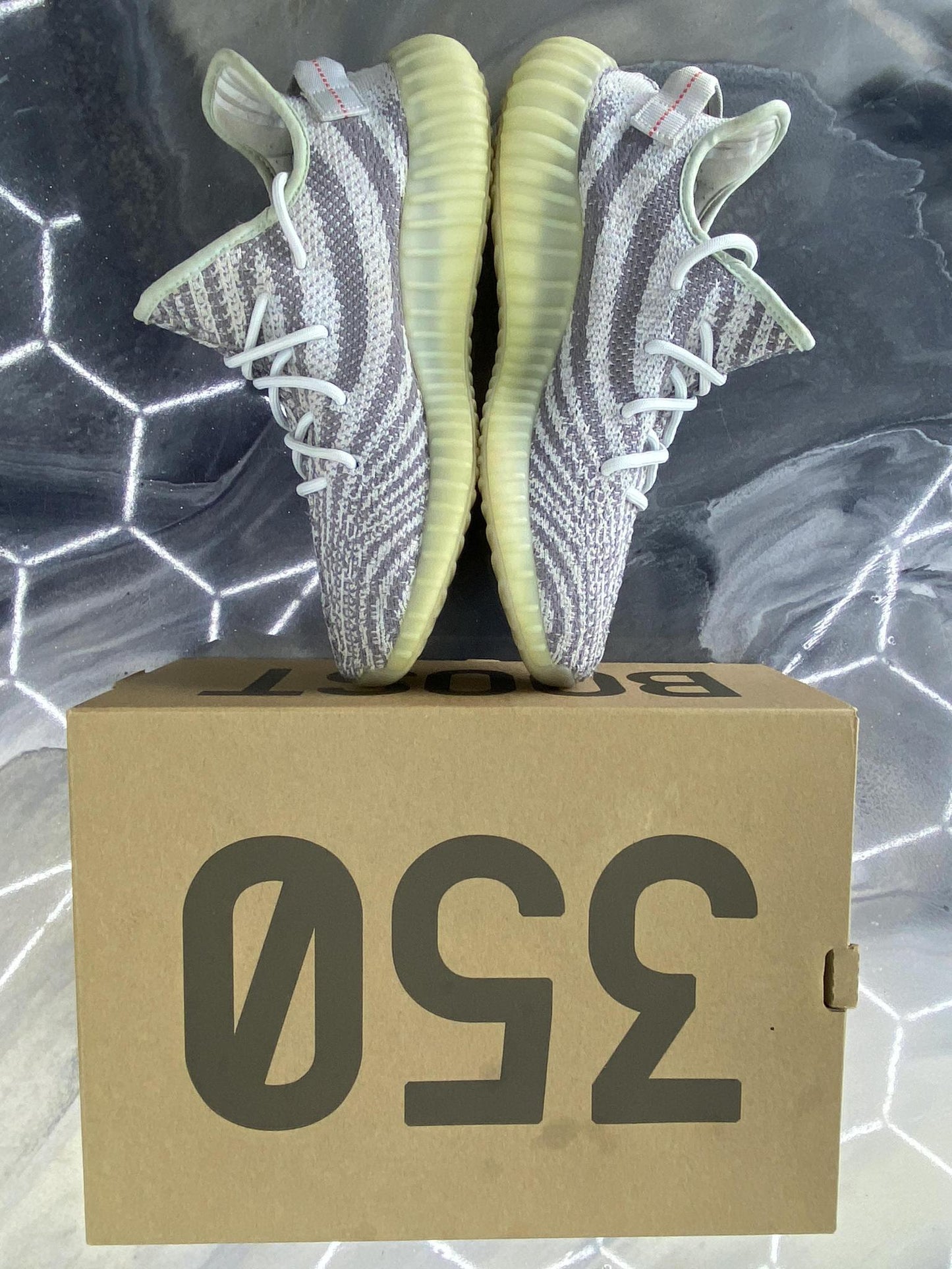 Yeezy 350 V2 "Blue Tint" Used Size 10.5