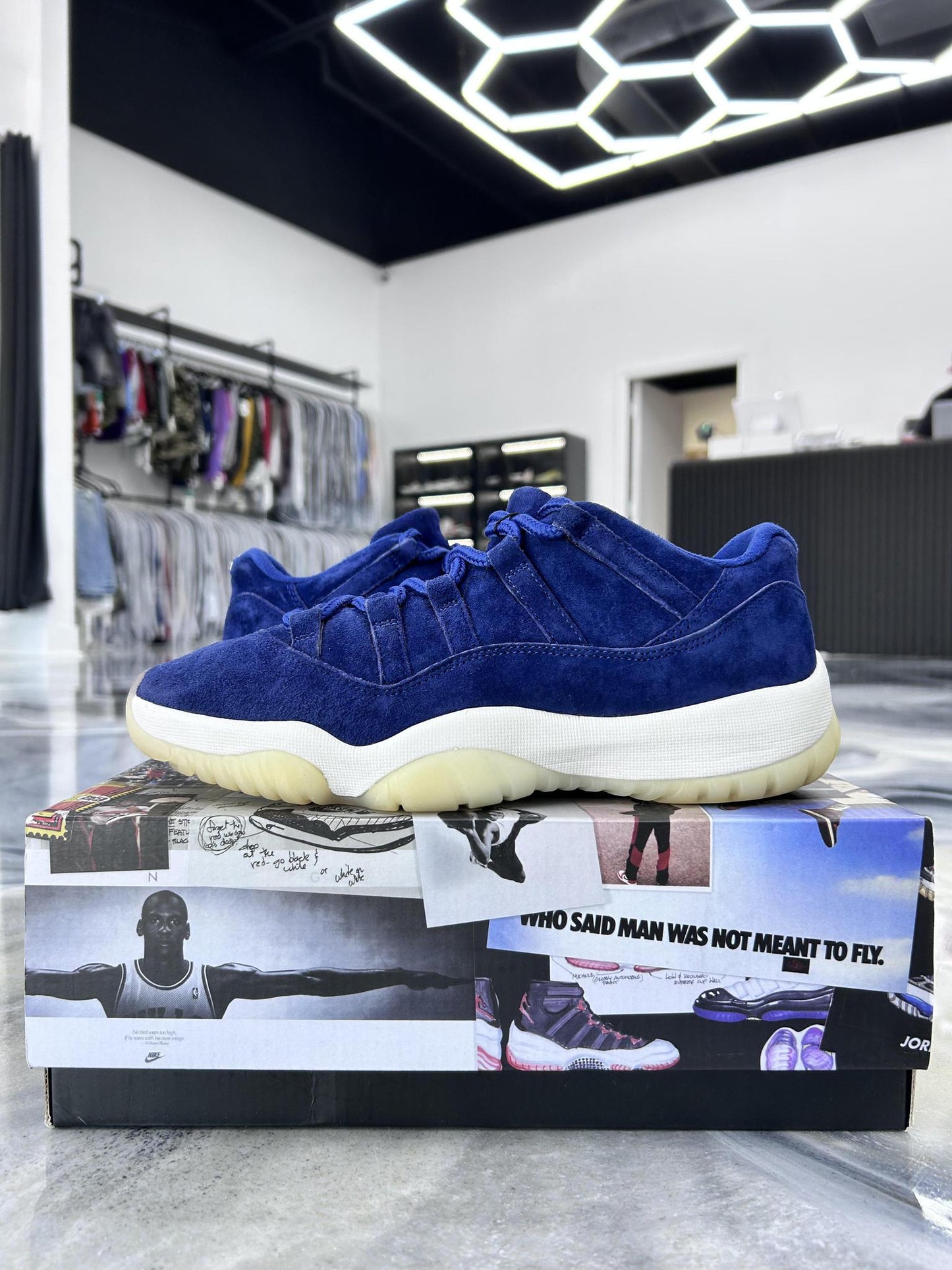 Jordan 11 Low "Derek Jeter" Used Size 8.5