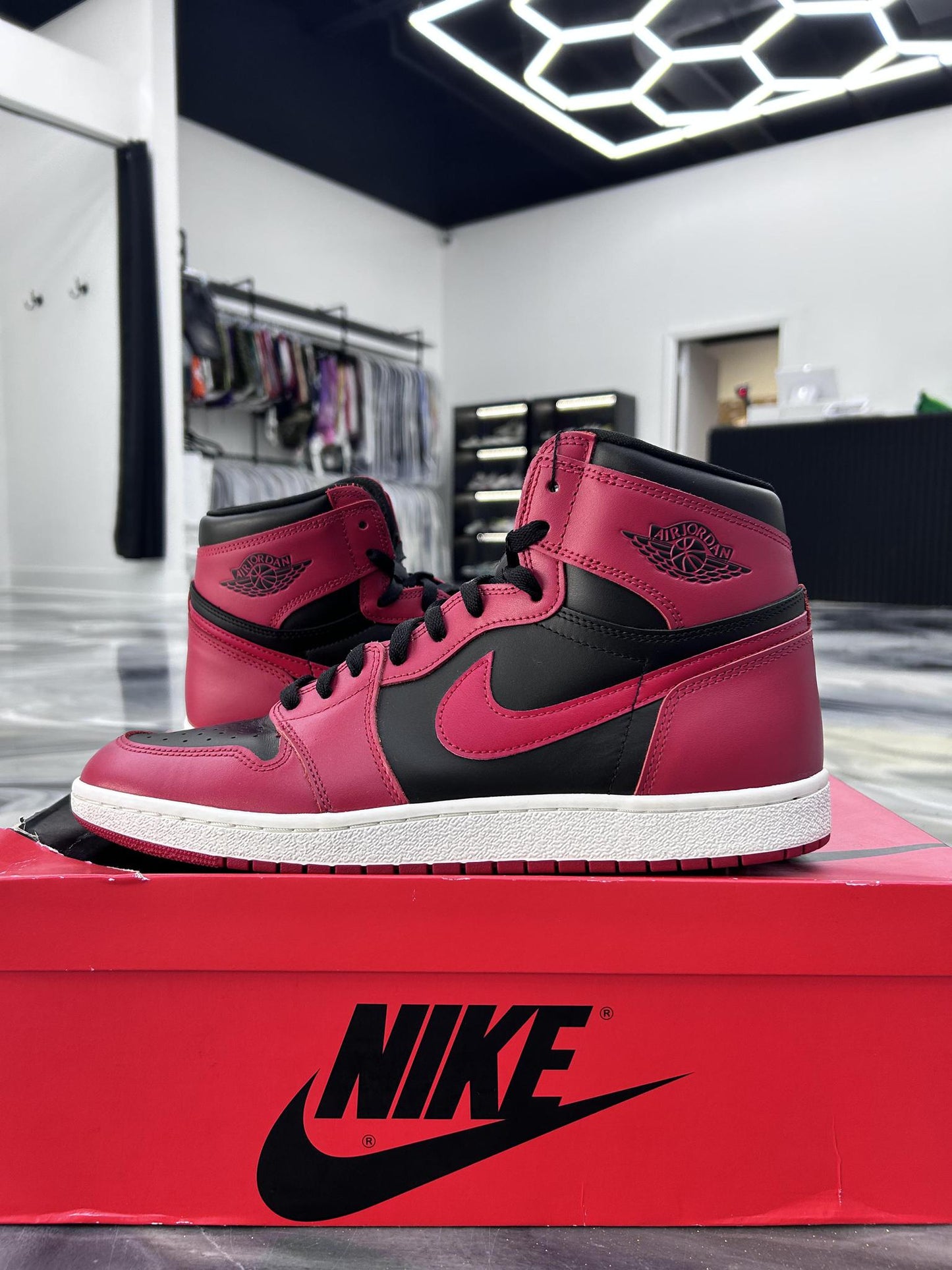 Jordan 1 "Varsity Red" Used Size 13