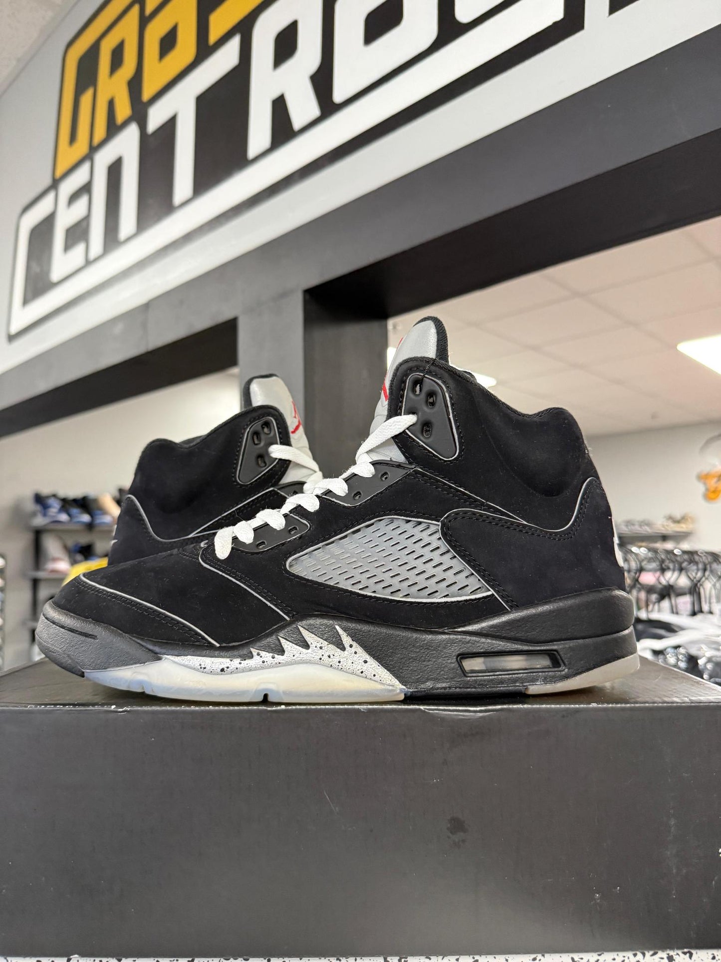 Jordan 5 "Metallic Reimagined" Used Size 9.5