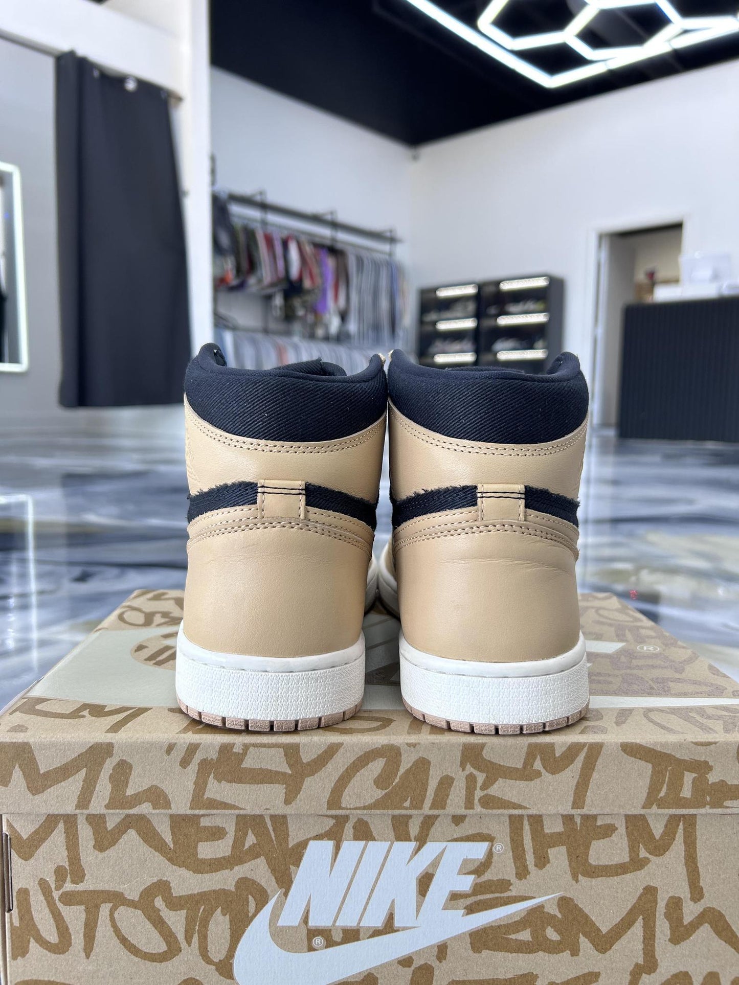 Jordan 1 High "Heirloom" Used Size 9