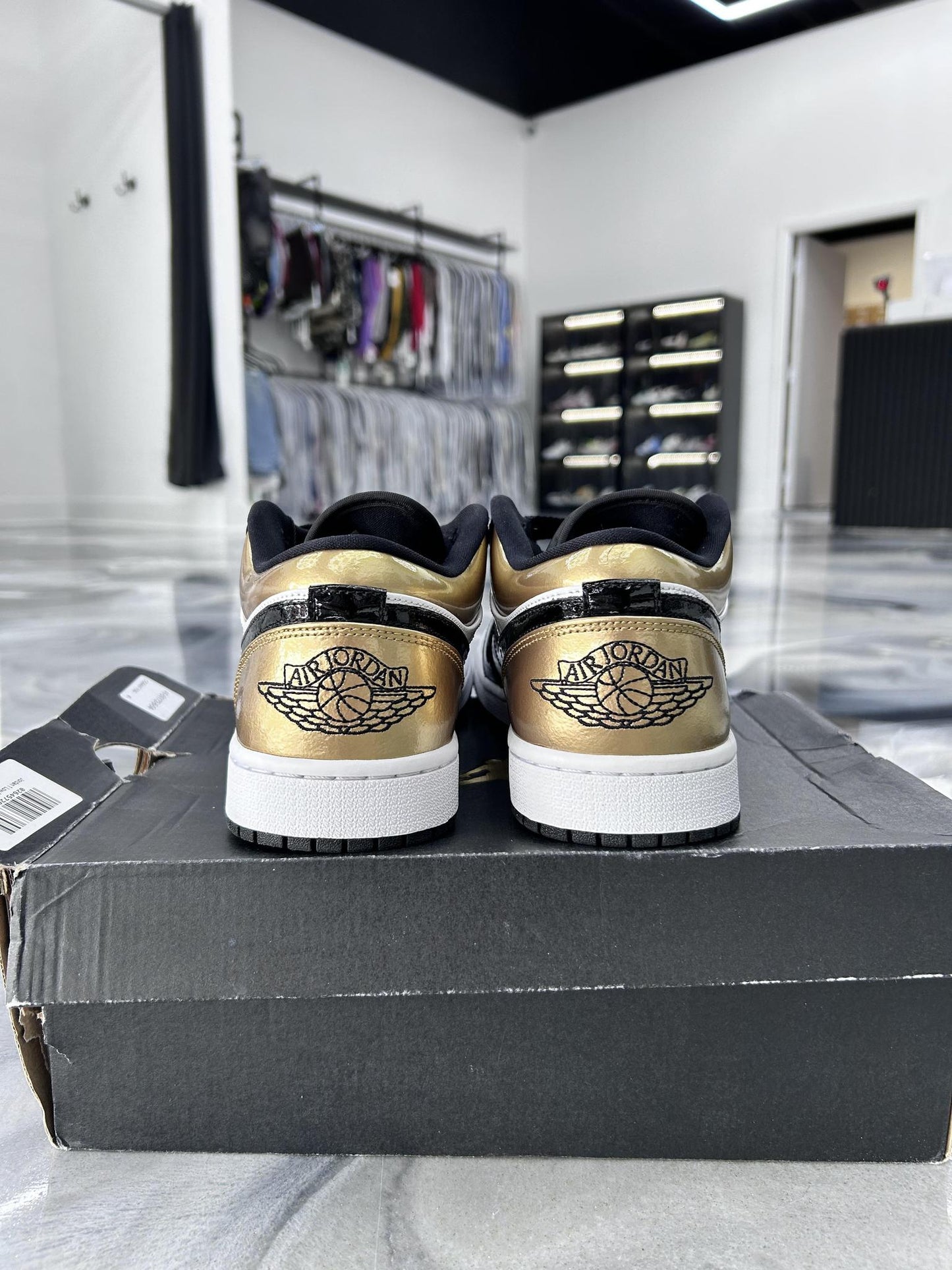 Jordan 1 Low "Metallic Gold" Used Size 10.5