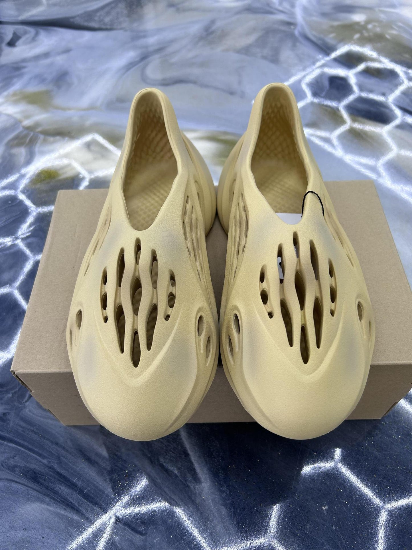 Yeezy Foam RNNR "Desert Sand" Used Size 10