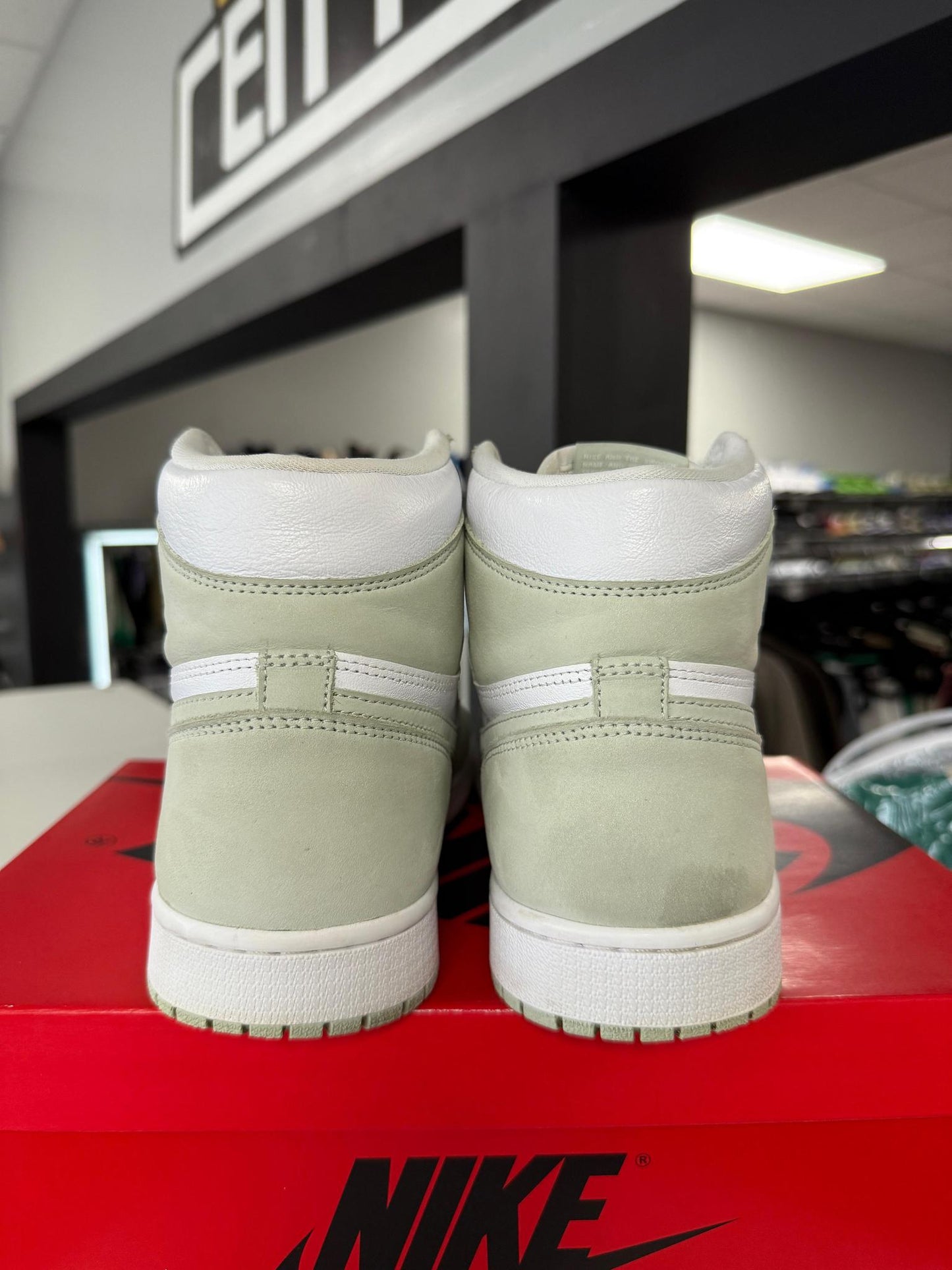 Jordan 1 "Seafoam" Used Size 10