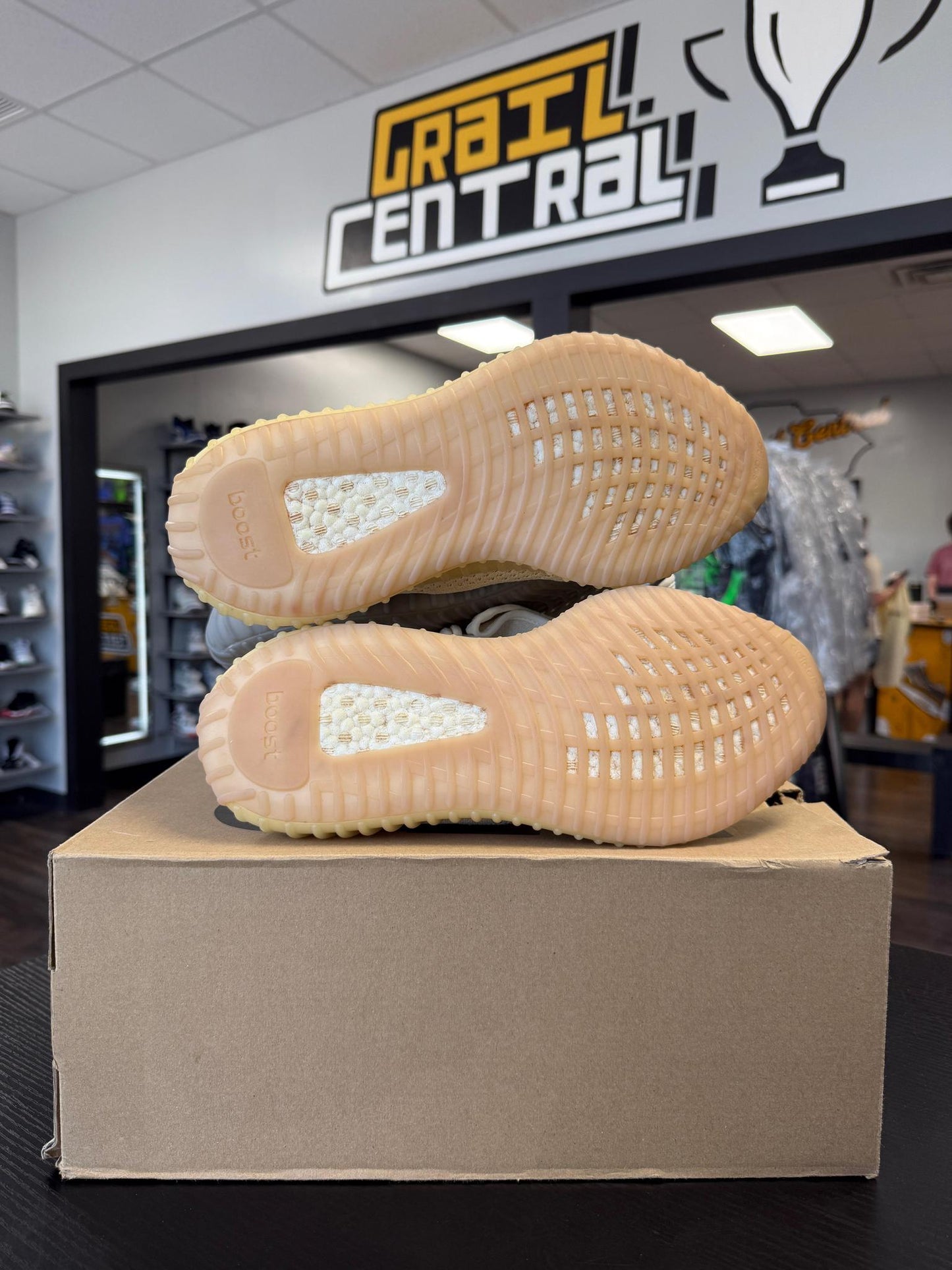 Yeezy 350 V2 "Linen" Used Size 11.5
