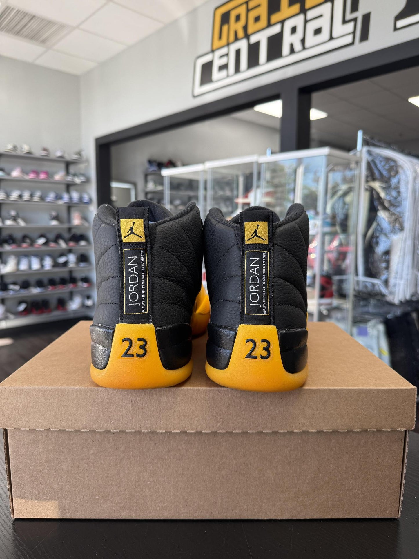 Jordan 12 "University Gold" Used Size 11