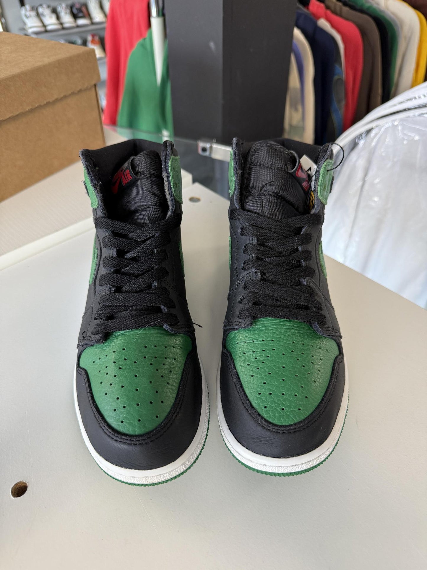 Jordan 1 "Pine Green 2.0" Used Size 6Y/7.5W