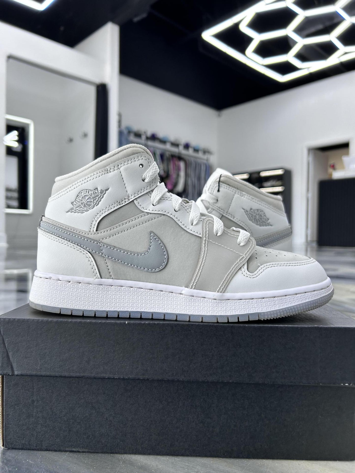 Jordan 1 Mid "White Metallic" Used Size 5Y/6.5W