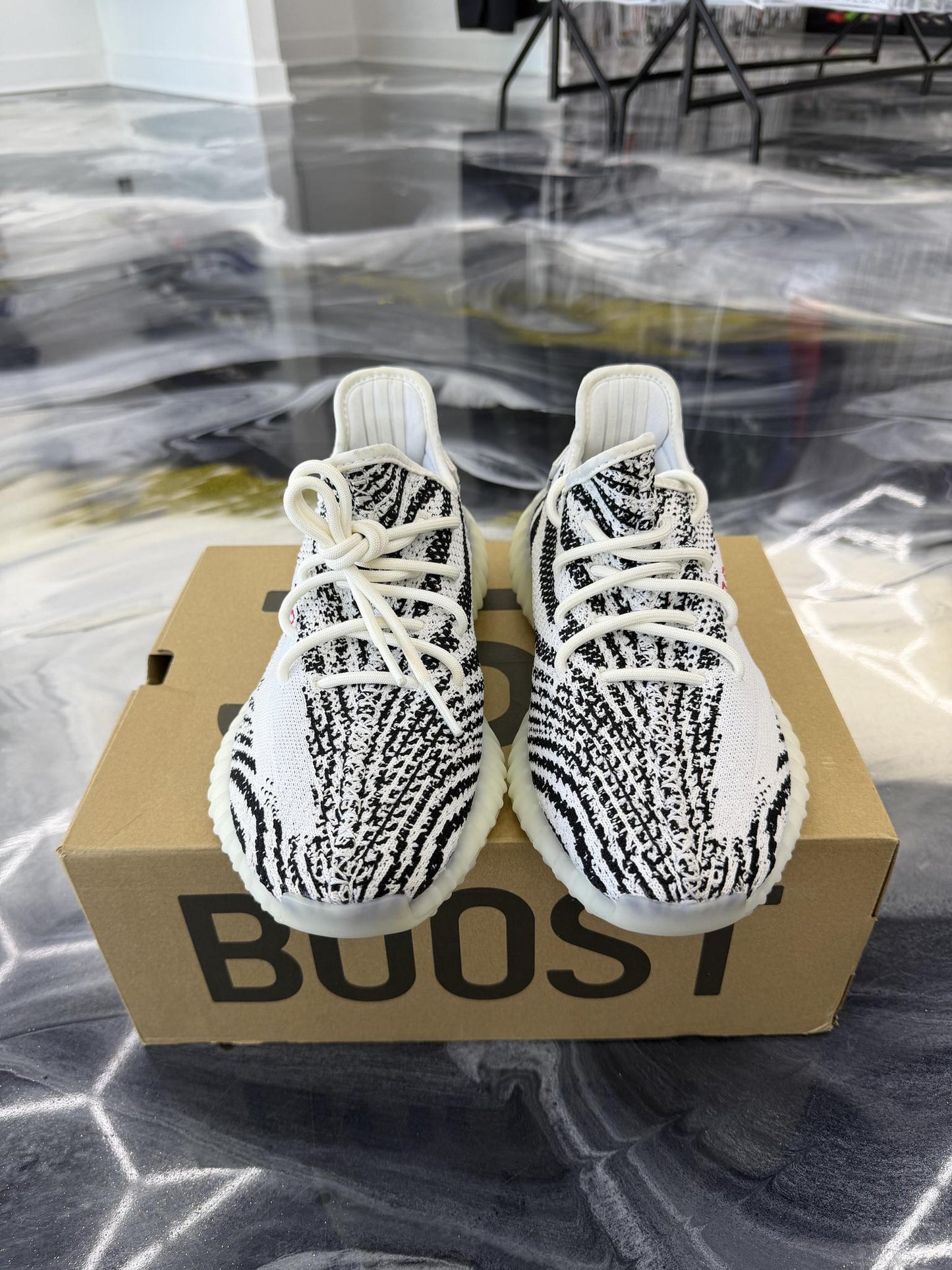 Yeezy 350 Boost V2 "Zebra" Used Size 9