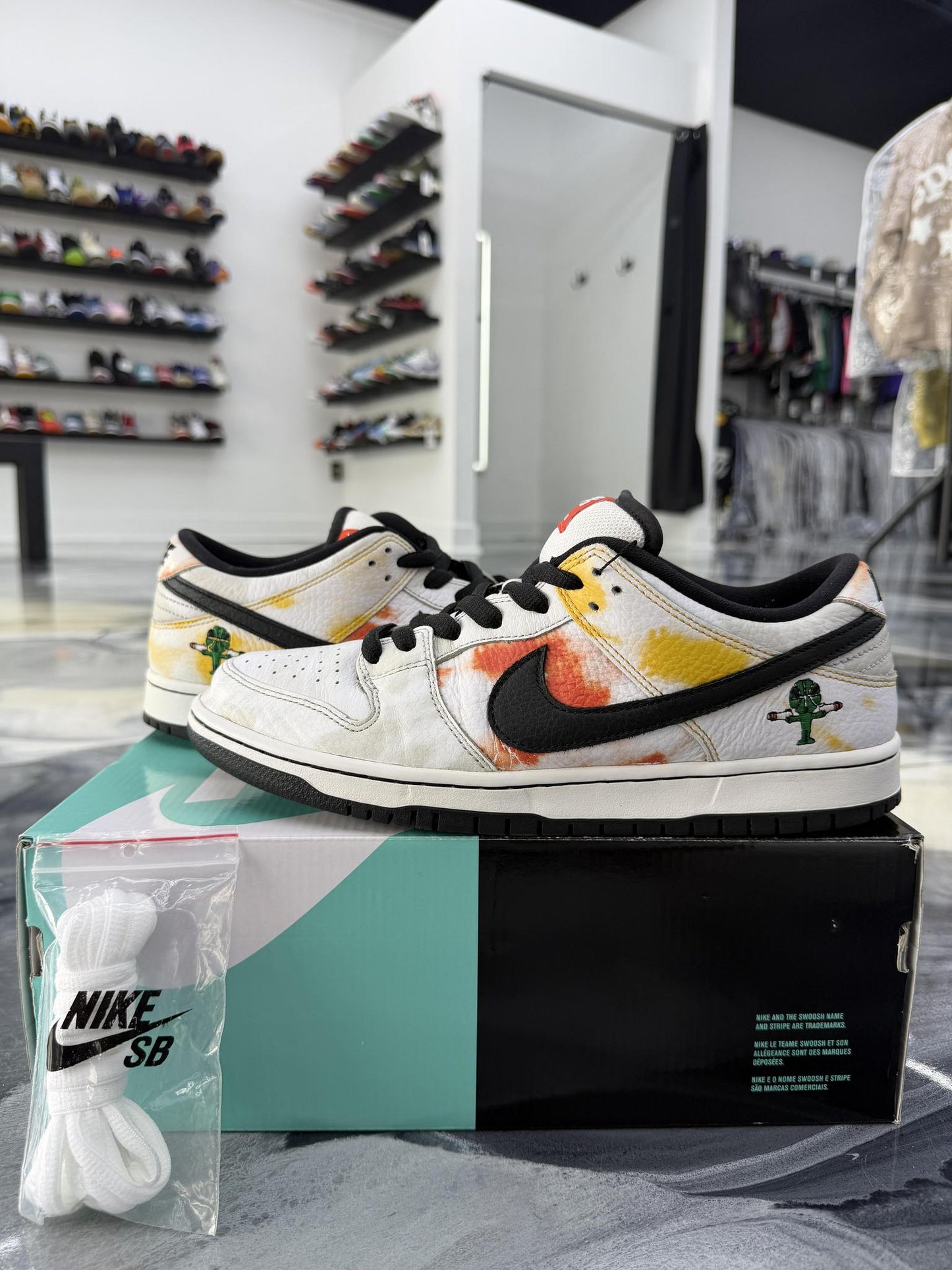 Dunk Low SB "Raygun" Used Size 10