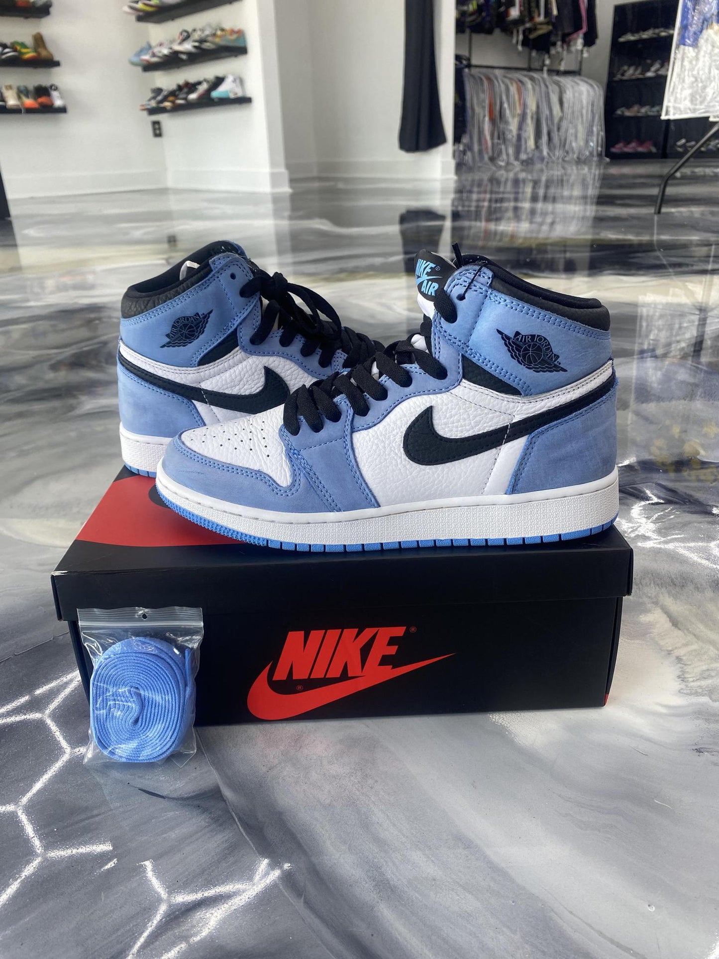 Jordan 1 "University Blue" Used 7Y/8.5W