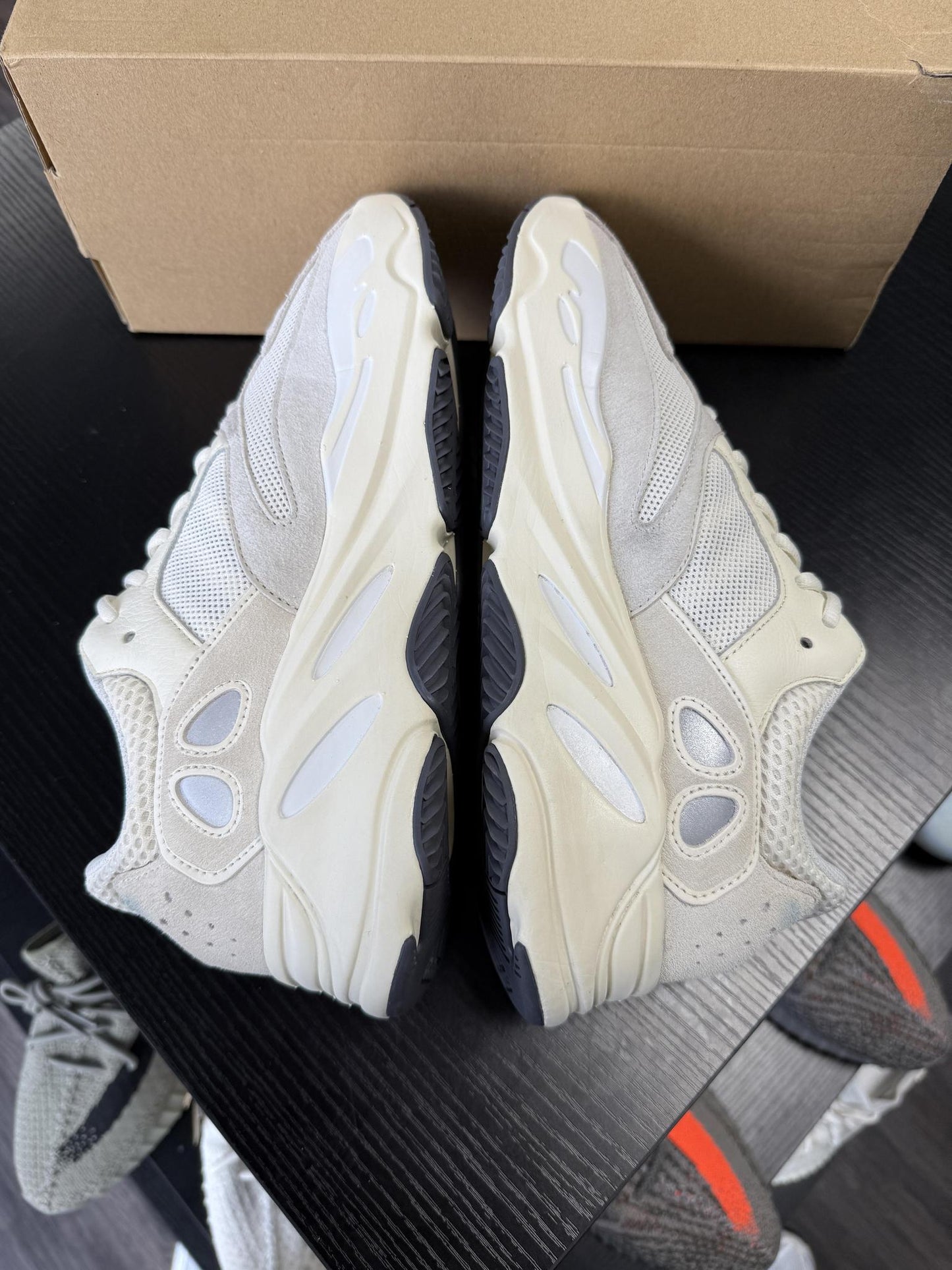 Yeezy 700 "Analog" Used Size 11