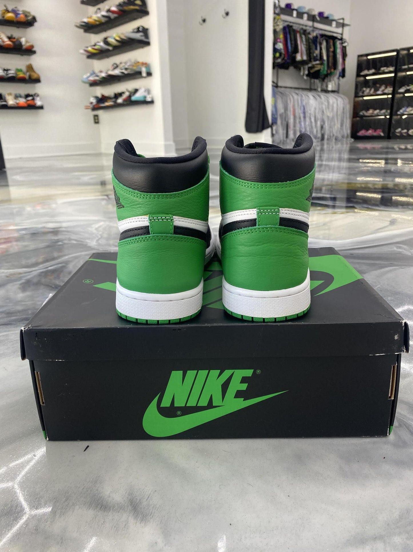 Jordan 1 "Lucky Green" Used Size 8
