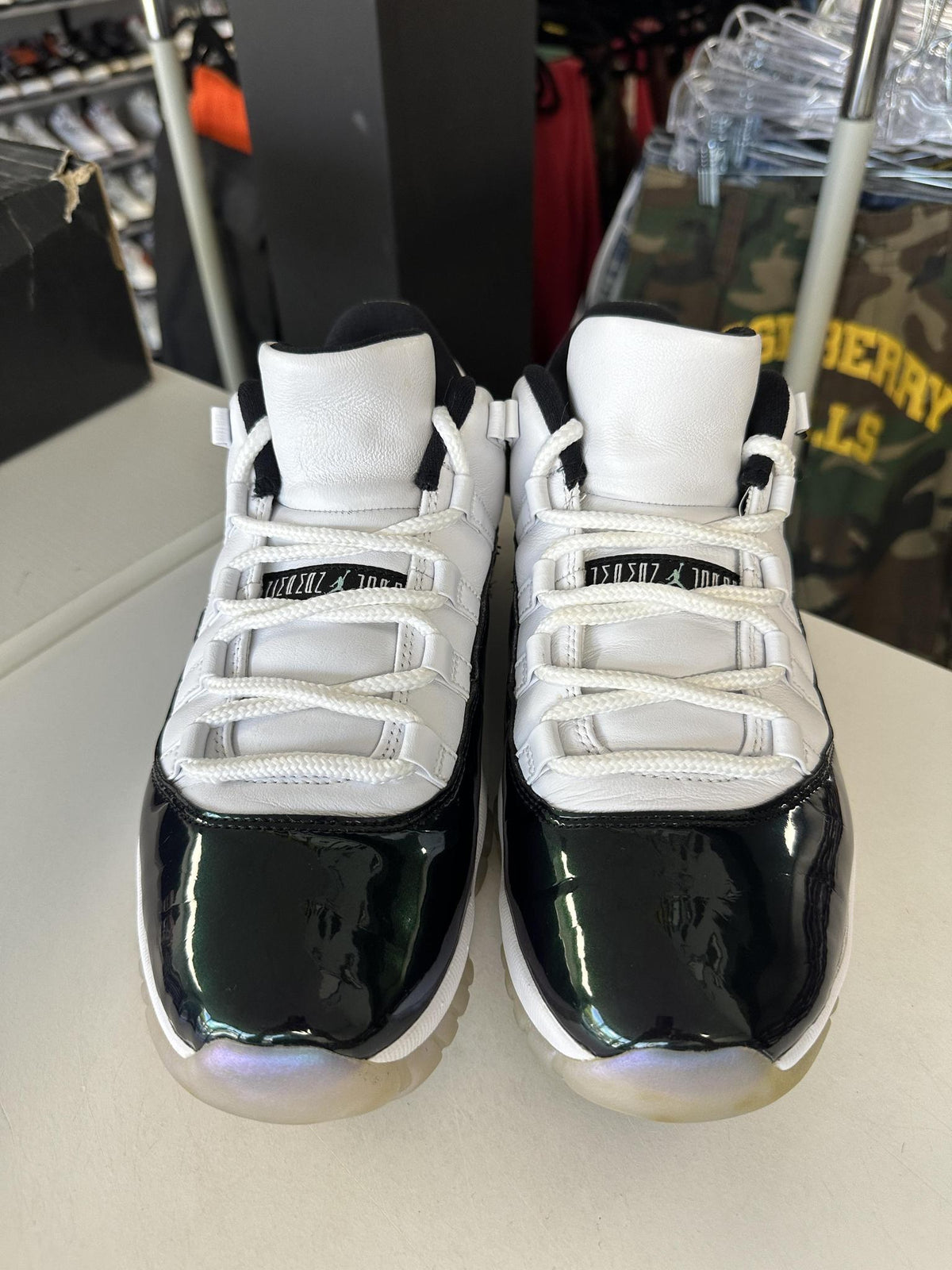 Jordan 11 Low "Emerald" Used Size 9.5