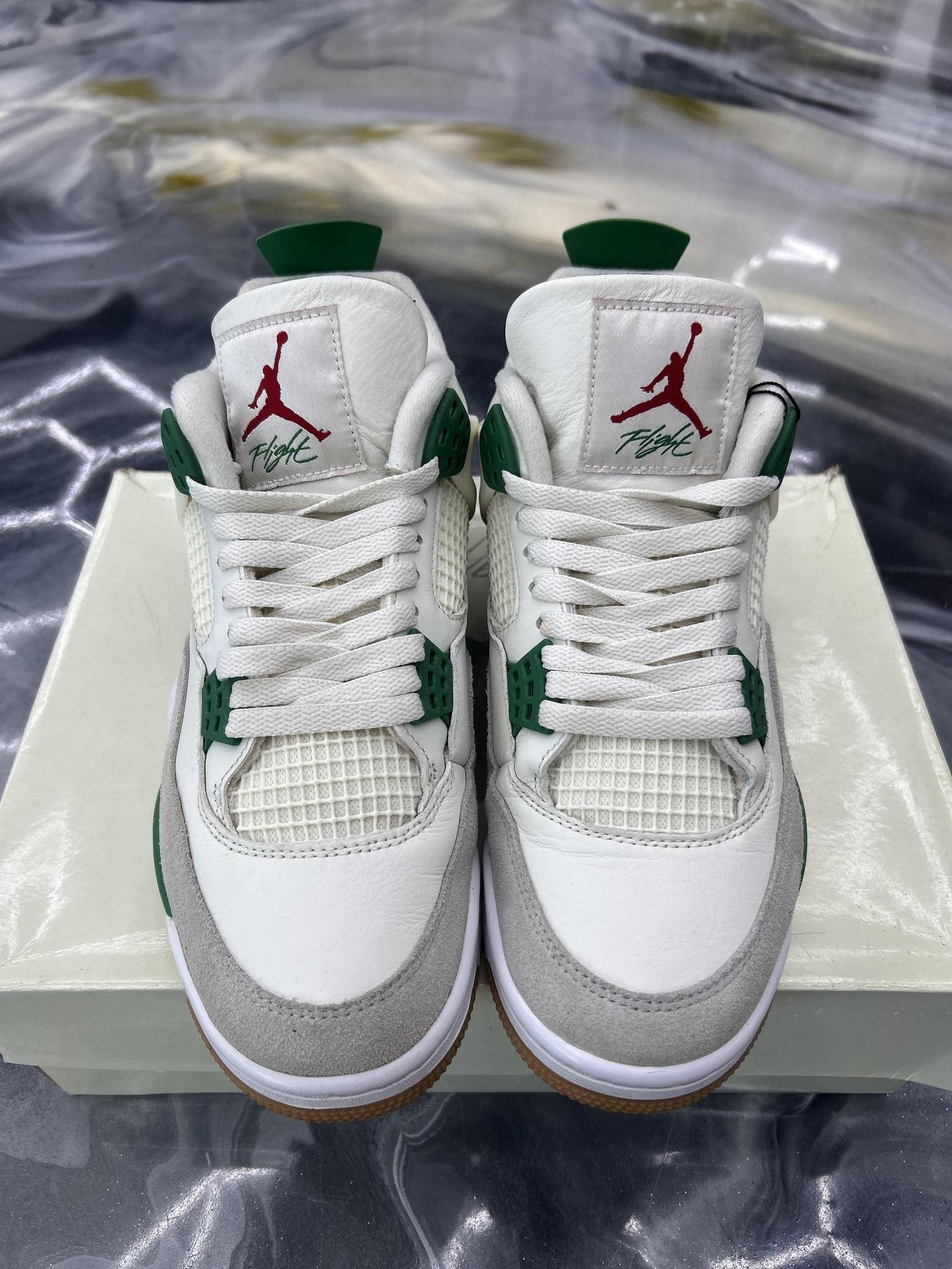 Jordan 4 SB "Pine Green" Used Size 8.5