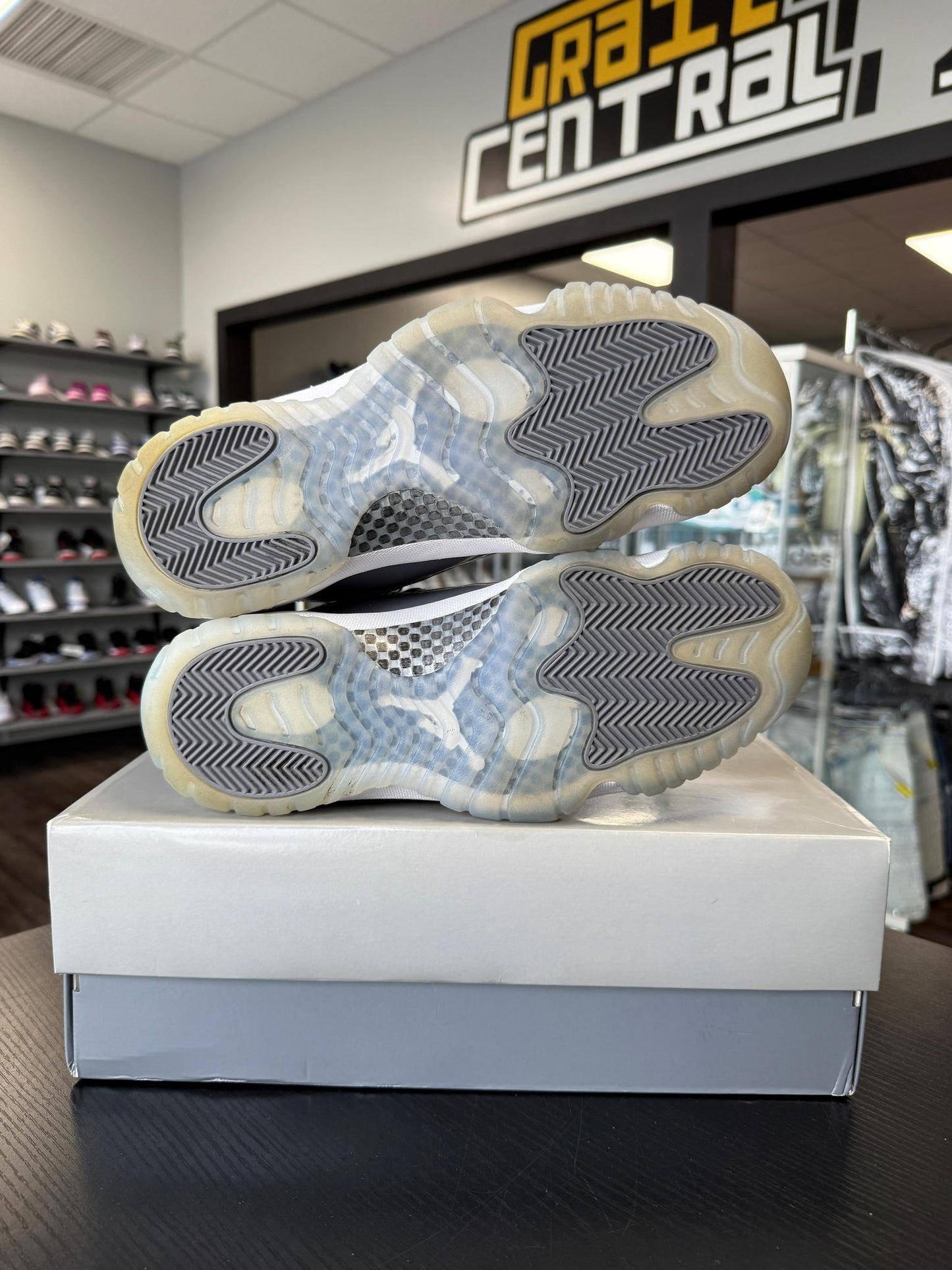 Jordan 11 Cool Grey Used Size 9