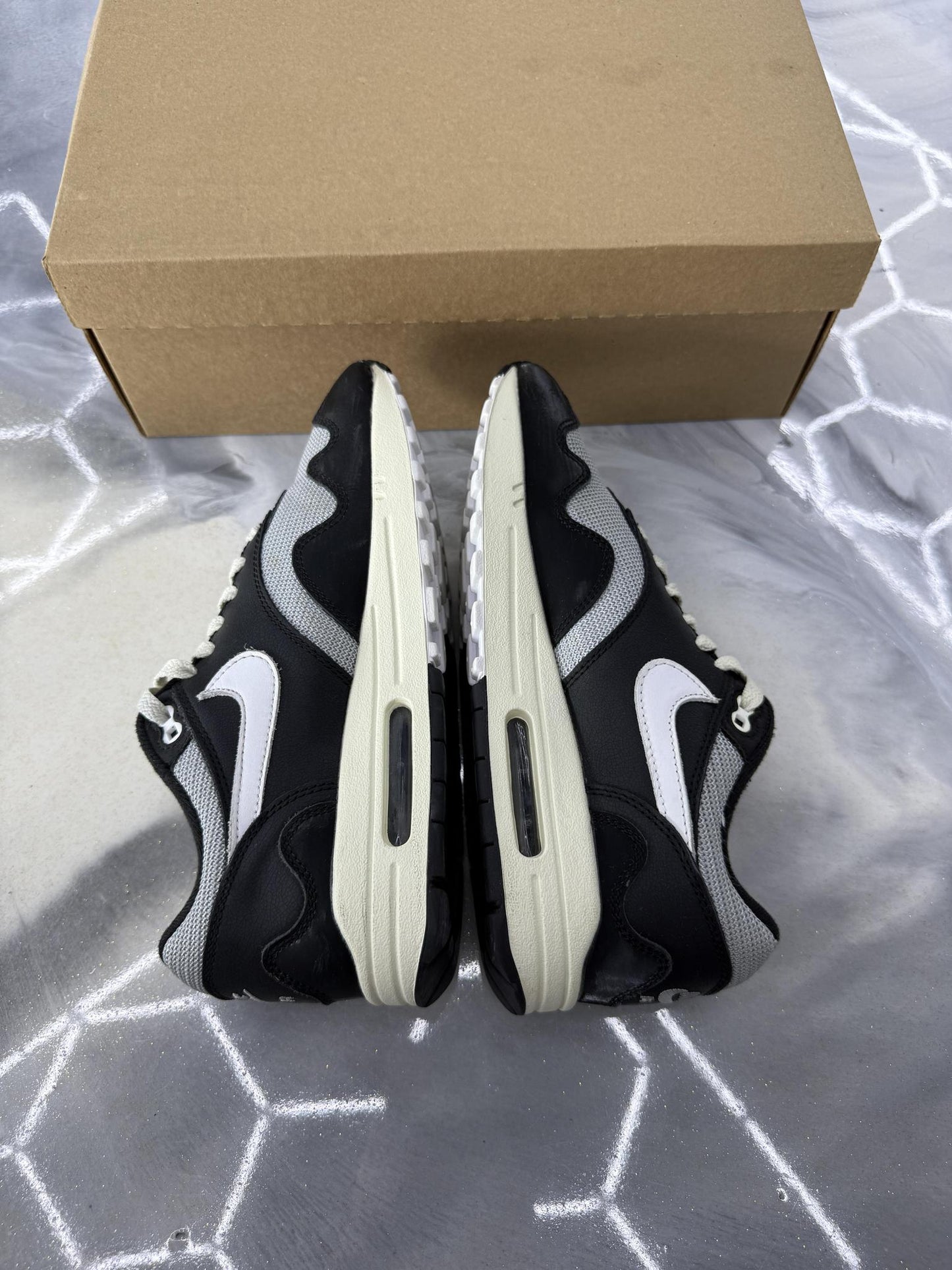 Nike Air Max 1 x Patta Waves "Black/Grey" Used Size 7.5