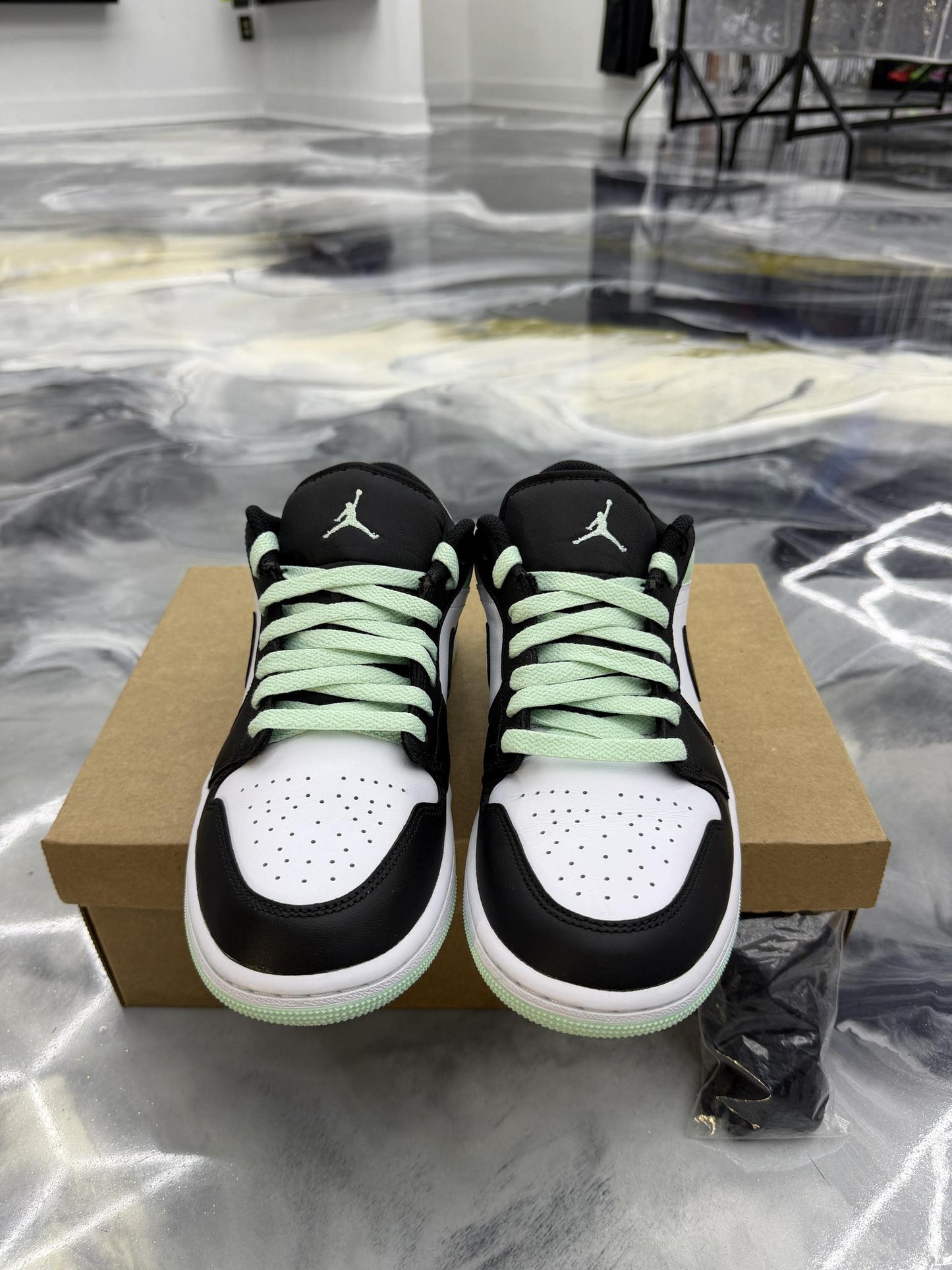 Jordan 1 Mid SE Dune Red Used Size 12