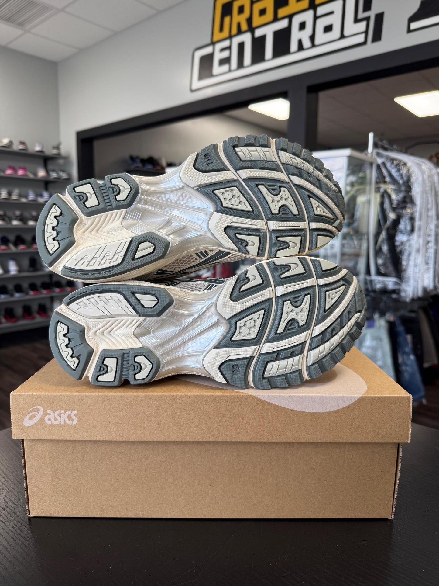 Asics Gel Kayano 14 Birch Dark Pewter Used Size 9